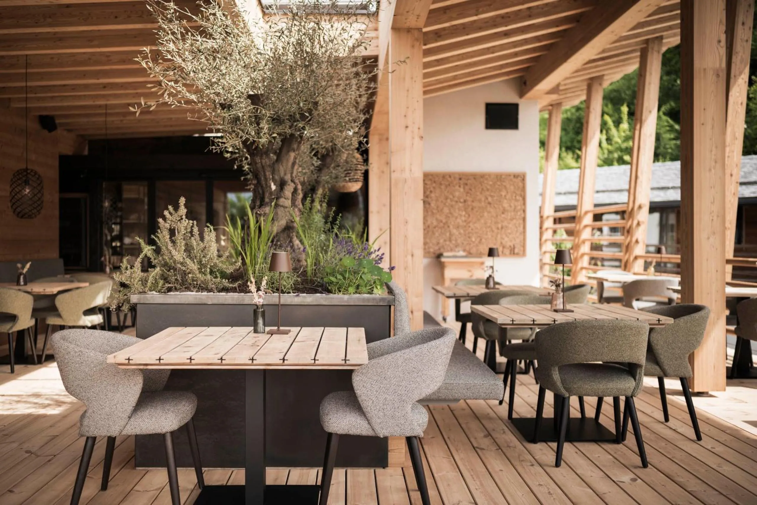 Restaurant/places to eat in Presulis Hideaway Apartments & Restaurant