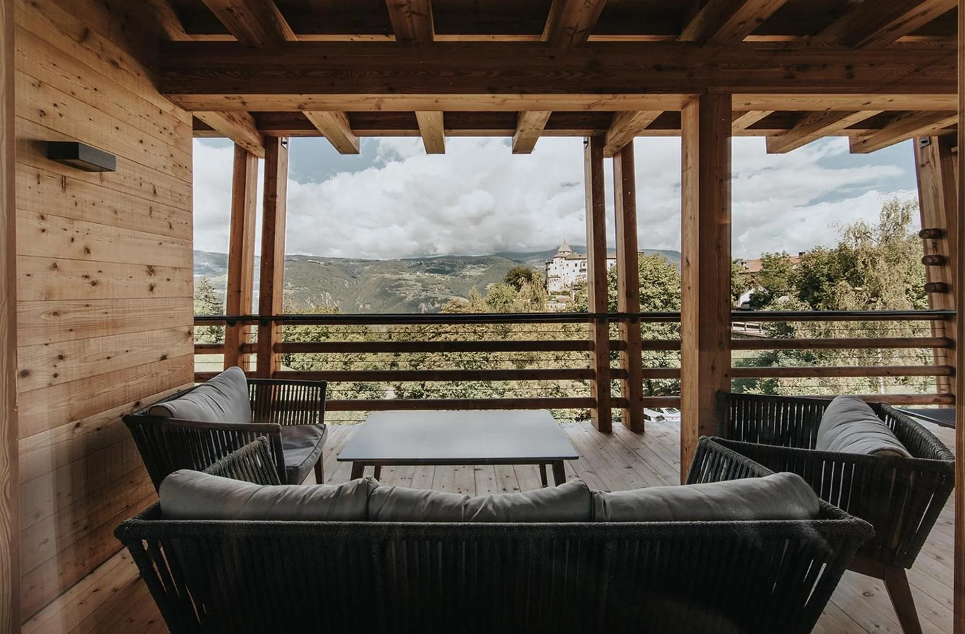 Patio in Presulis Hideaway Apartments & Restaurant