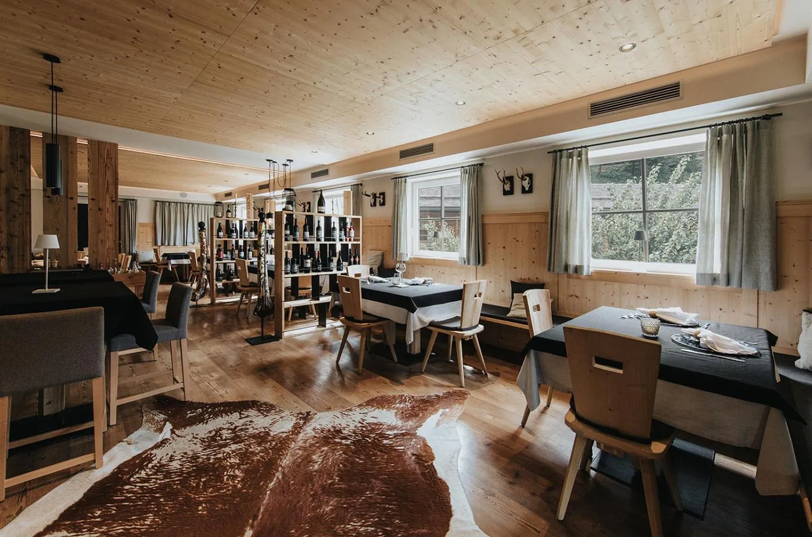 Restaurant/places to eat in Presulis Hideaway Apartments & Restaurant