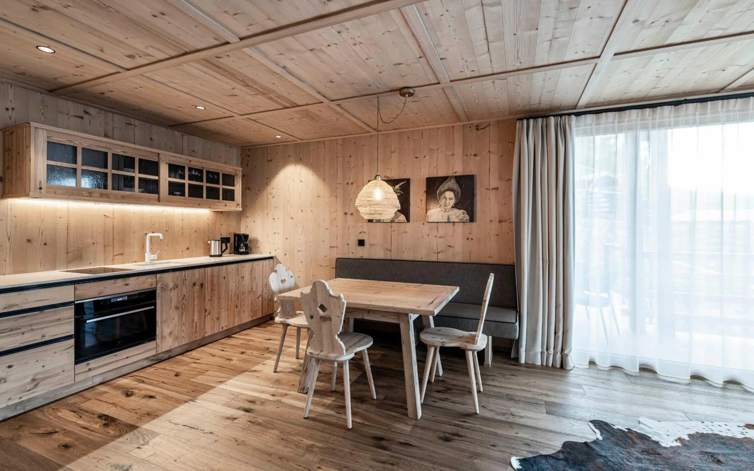 Kitchen or kitchenette in Presulis Hideaway Apartments & Restaurant