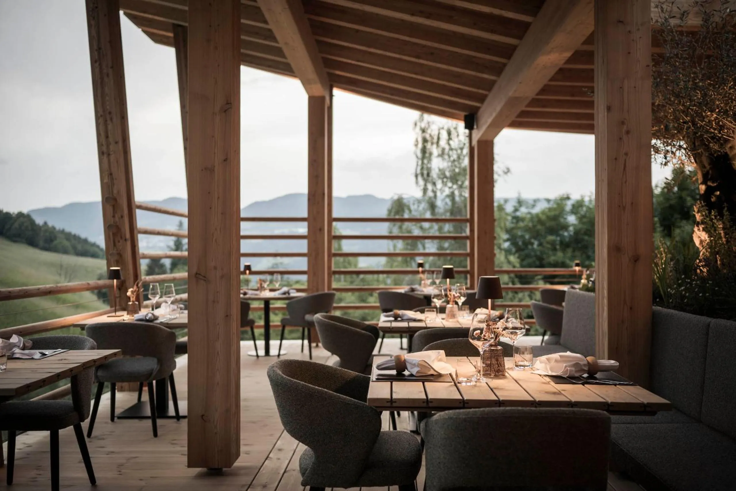 Restaurant/places to eat in Presulis Hideaway Apartments & Restaurant