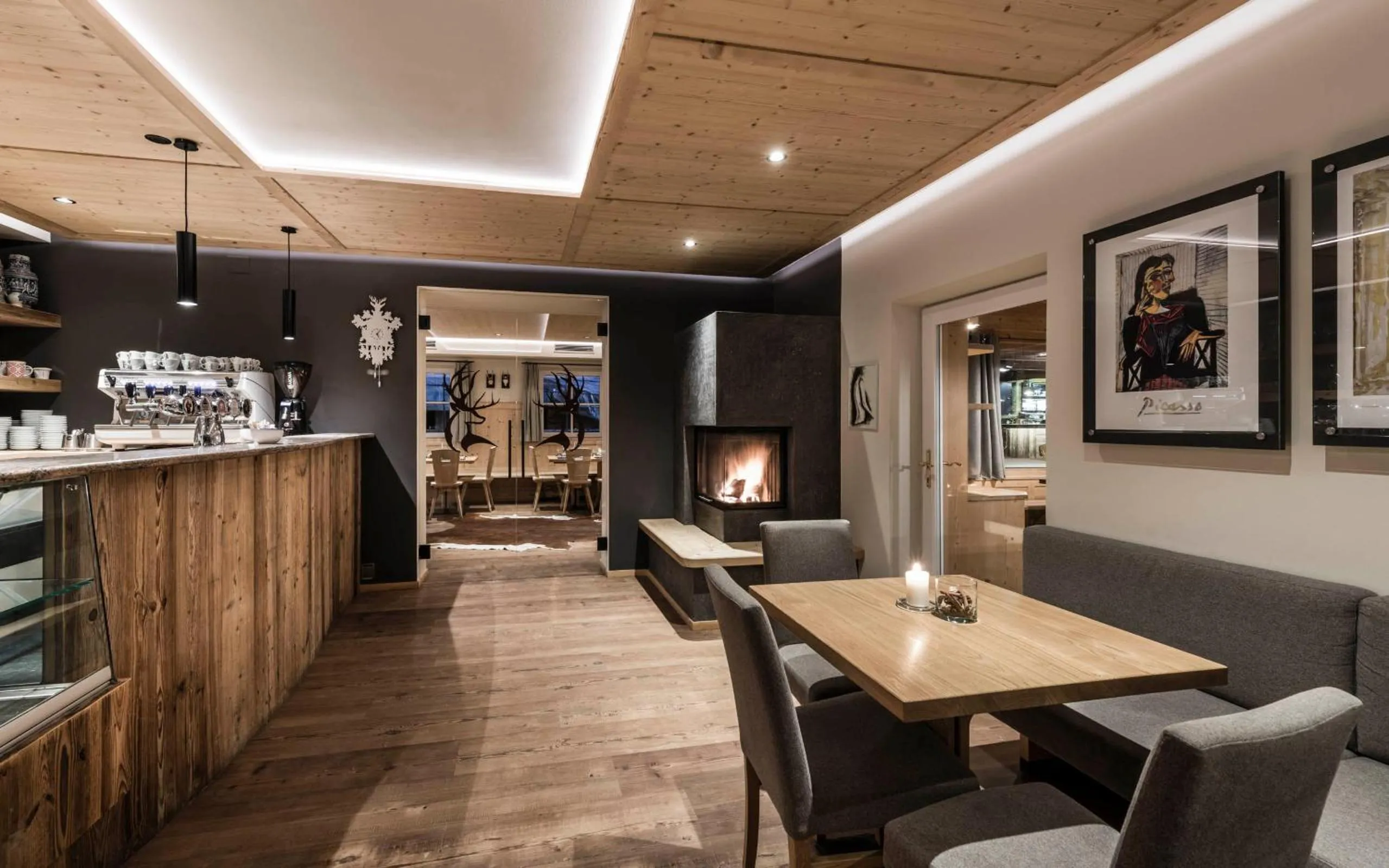 Restaurant/places to eat in Presulis Hideaway Apartments & Restaurant