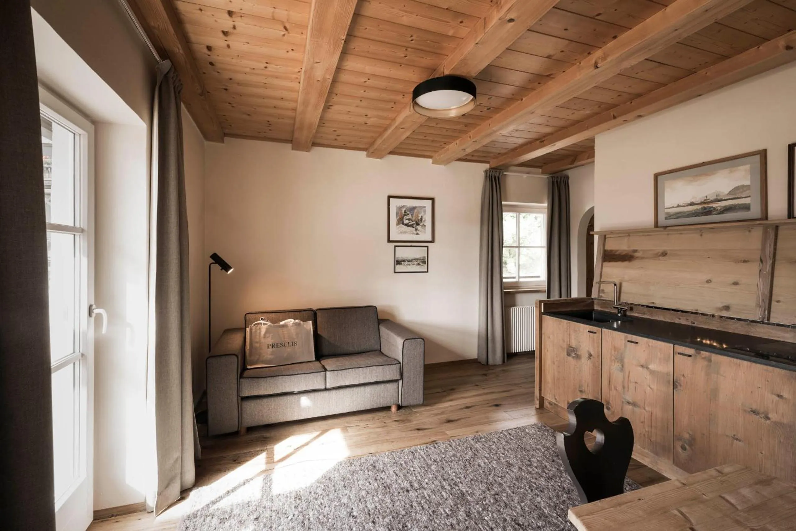 Kitchen or kitchenette in Presulis Hideaway Apartments & Restaurant