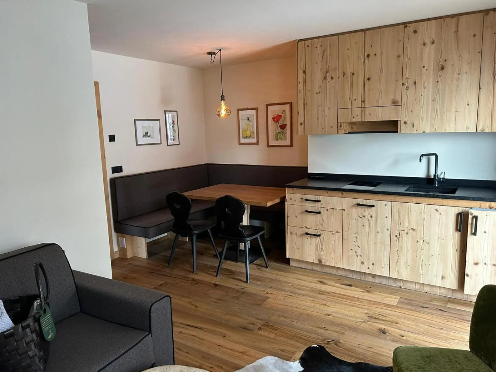 Kitchen or kitchenette in Presulis Hideaway Apartments & Restaurant