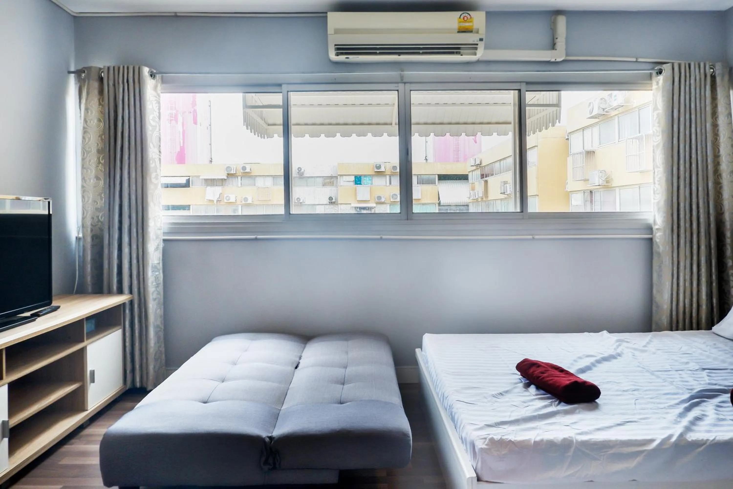 Bed in Bangkok Impact Popular Comdominium
