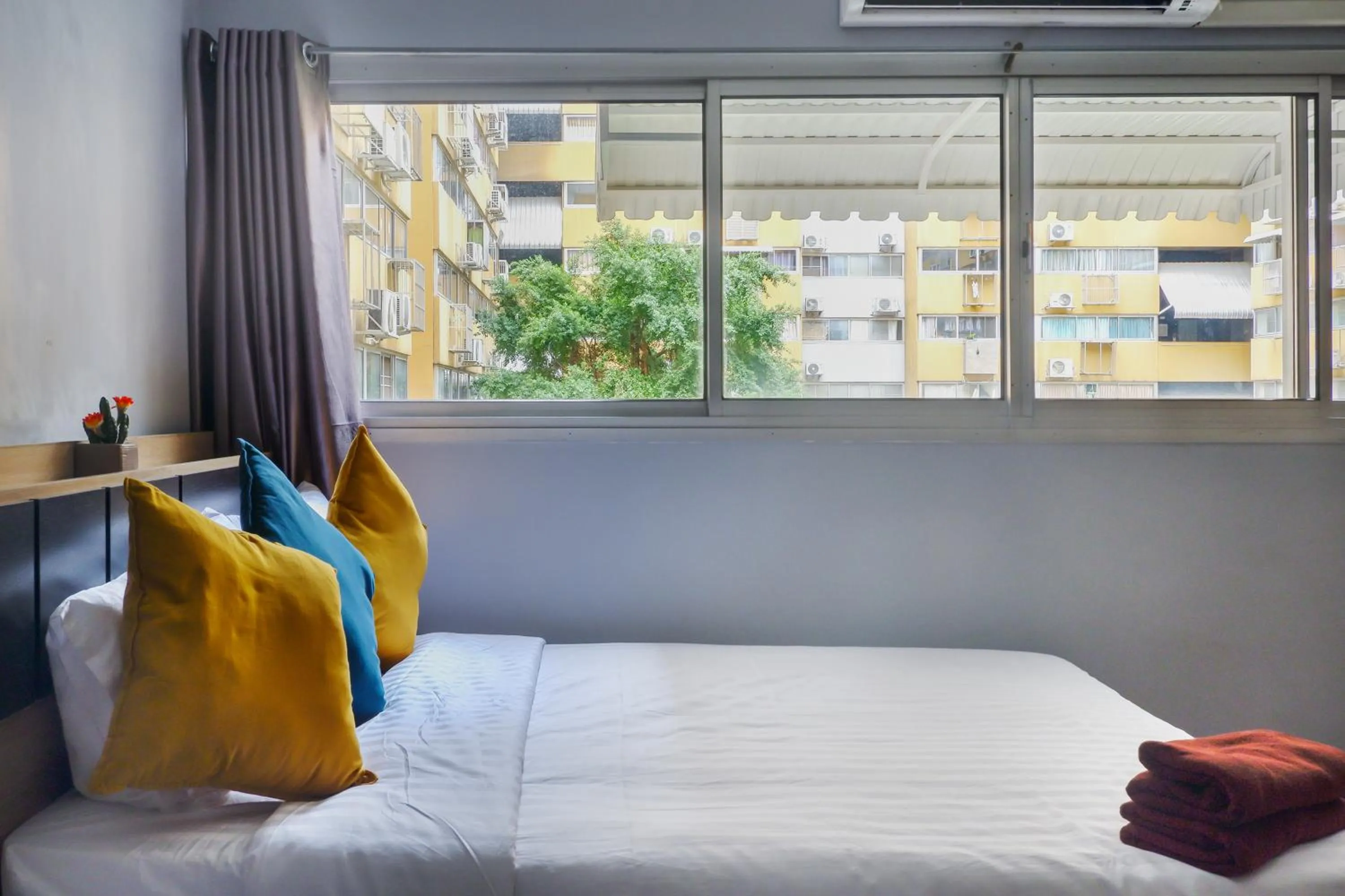 Bed in Bangkok Impact Popular Comdominium