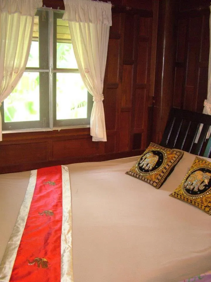 Bed in Ruenthai Ampawa