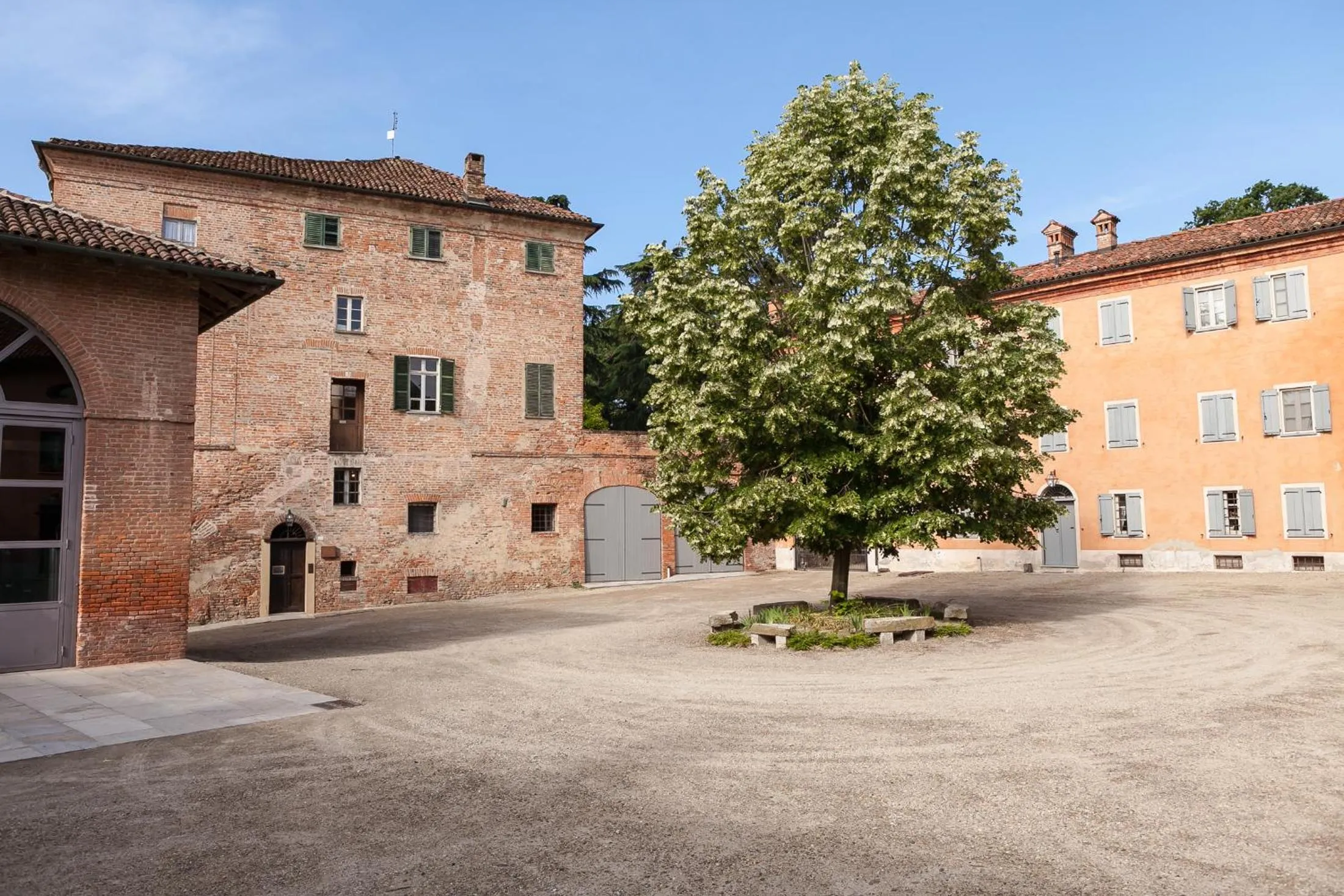 Facade/entrance in Marchesi Alfieri - Cantine e Ospitalità