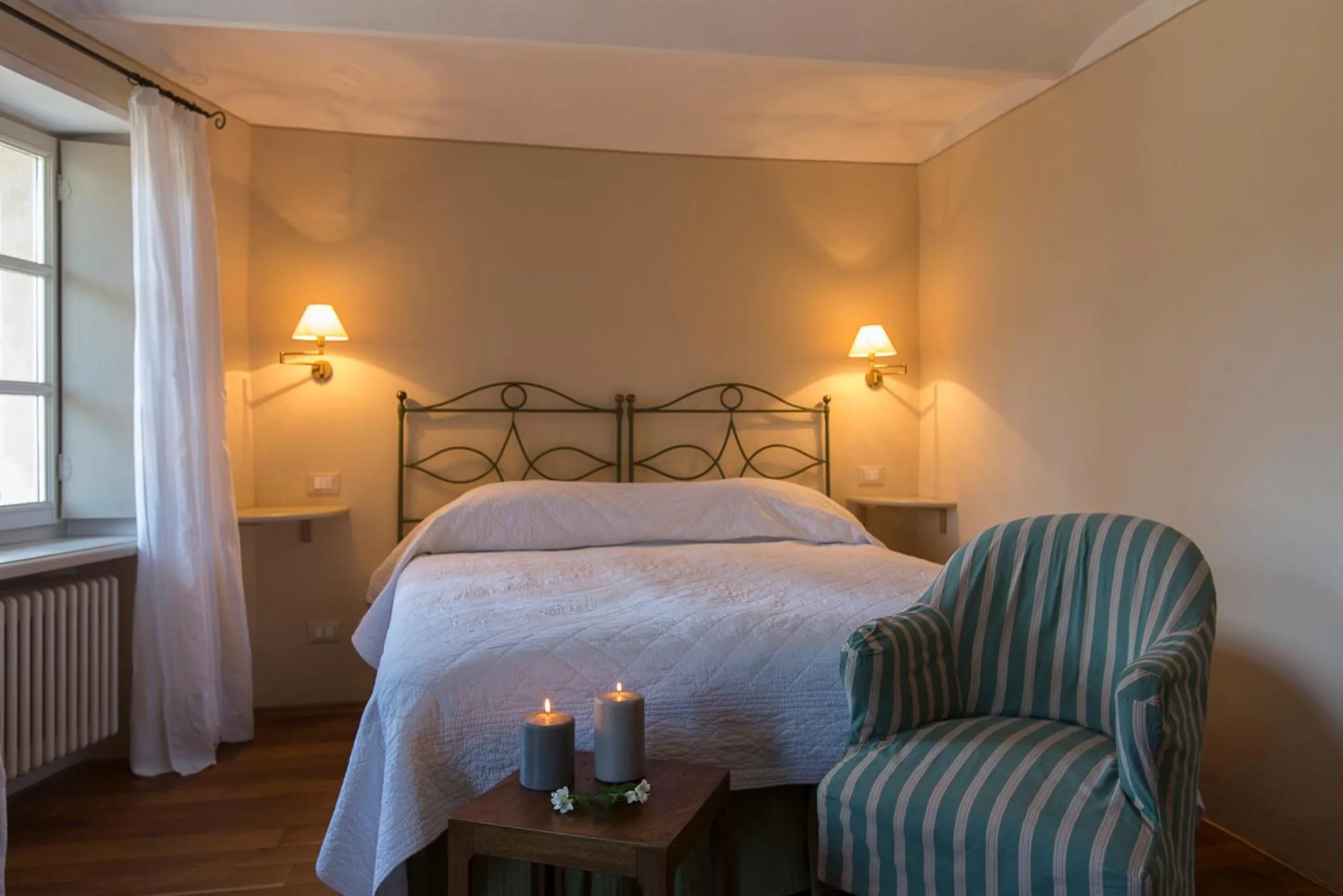 Bedroom, Bed in Marchesi Alfieri - Cantine e Ospitalità