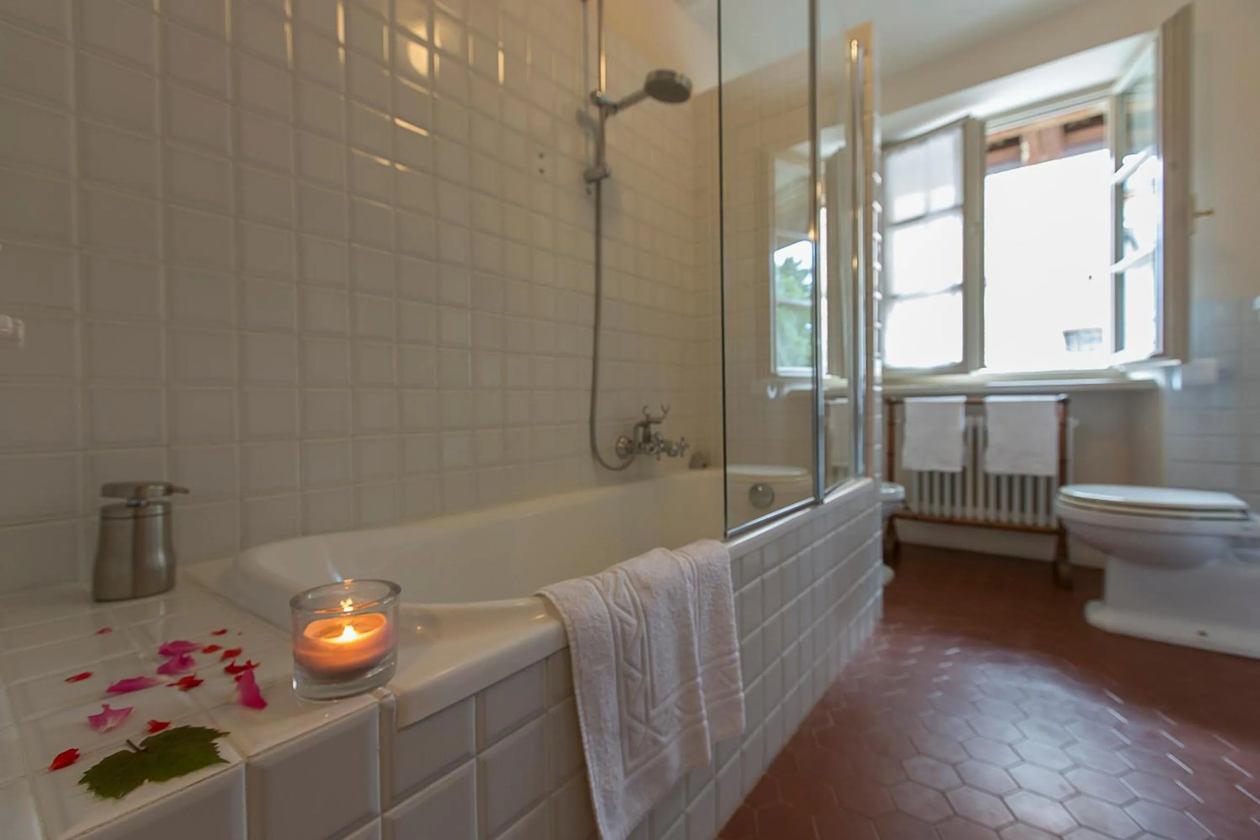 Bathroom in Marchesi Alfieri - Cantine e Ospitalità