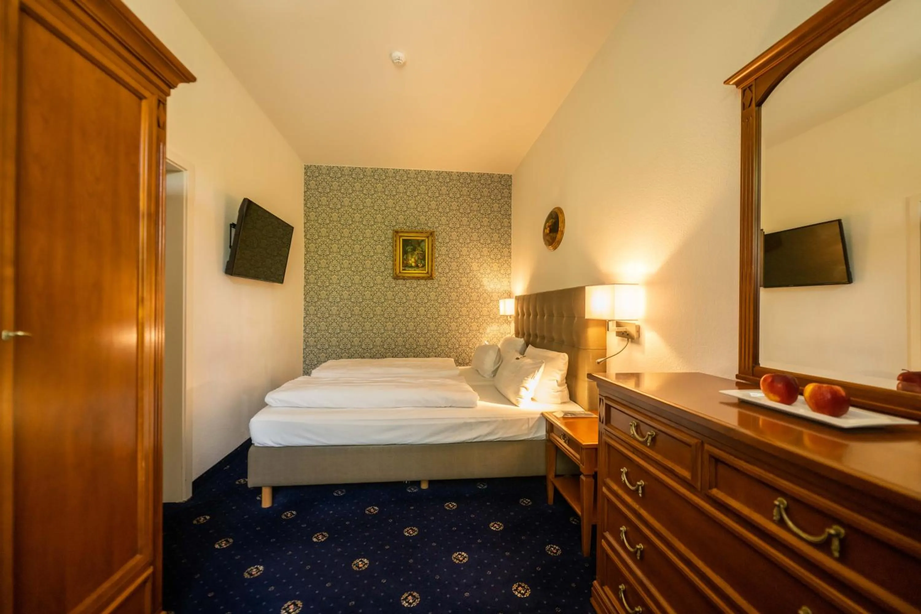Bedroom, Bed in Historische Spitzgrundmühle