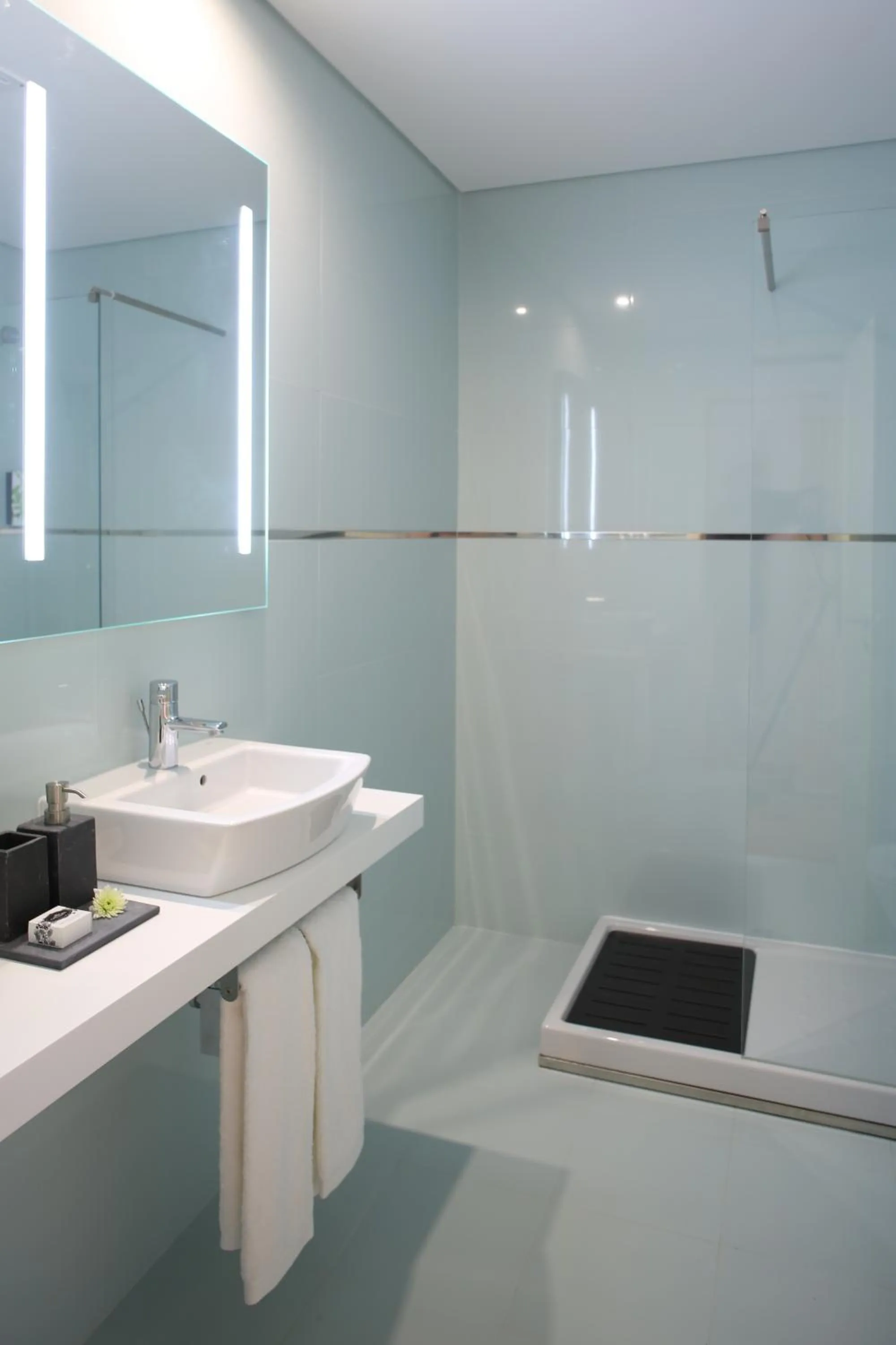 Bathroom in Solar Egas Moniz-Charming House & Local Experiences