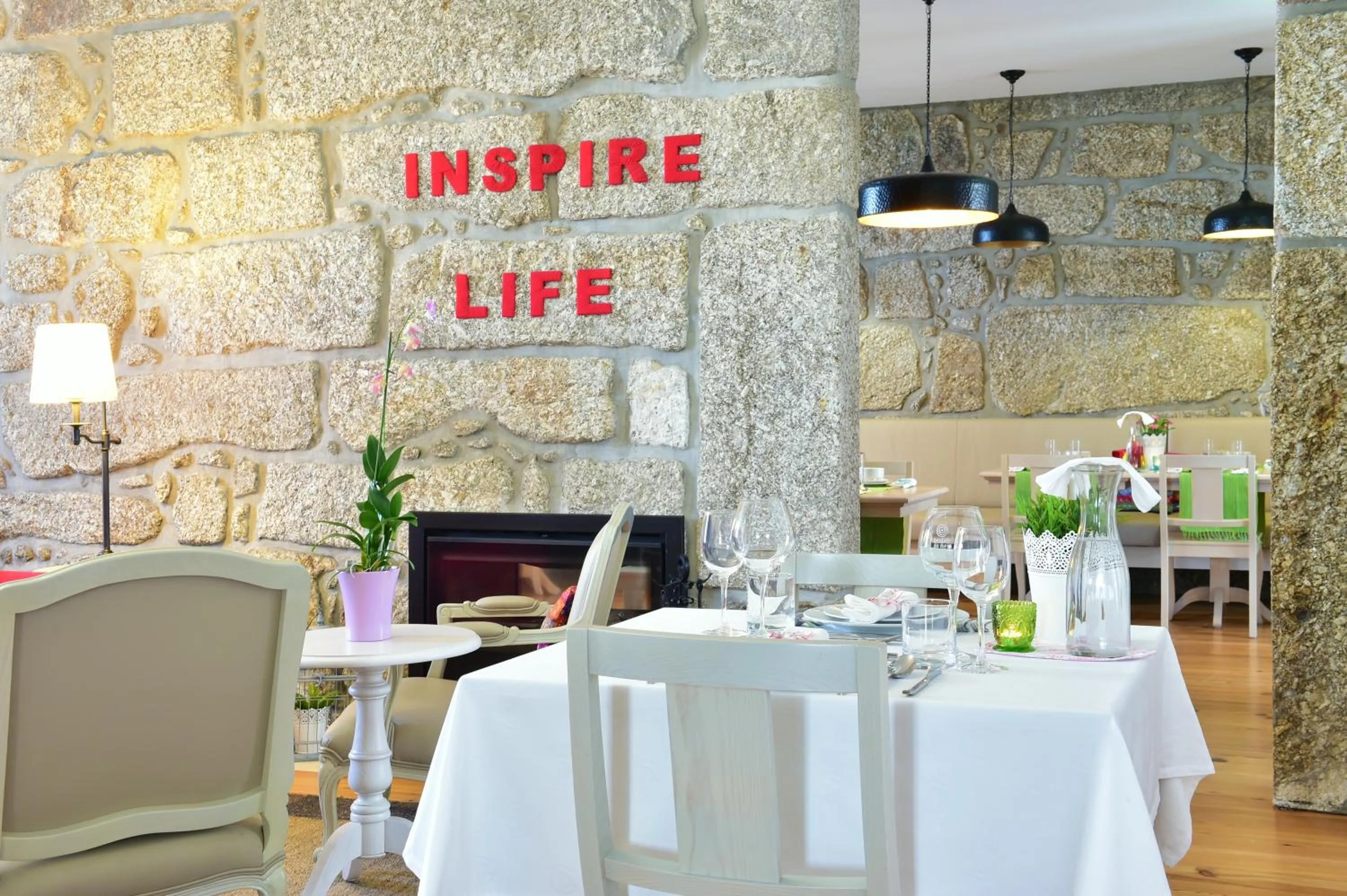 Restaurant/places to eat in Solar Egas Moniz-Charming House & Local Experiences