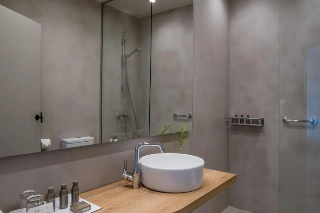 Shower in Eden Roc Hotel & Spa by Brava Hoteles