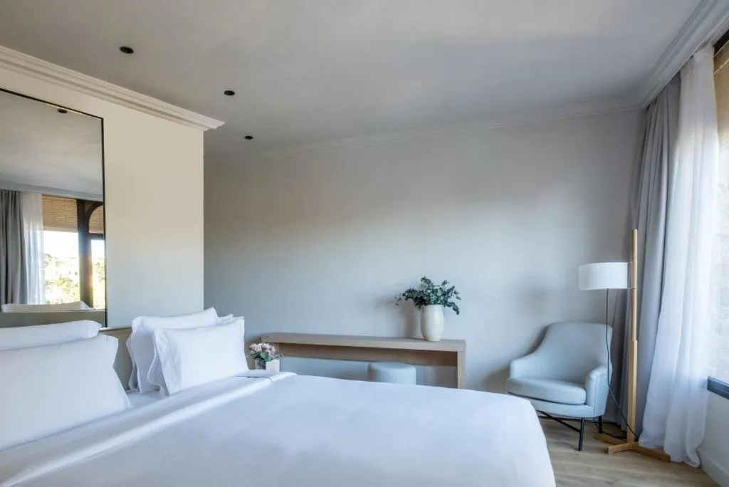 Bed in Eden Roc Hotel & Spa by Brava Hoteles