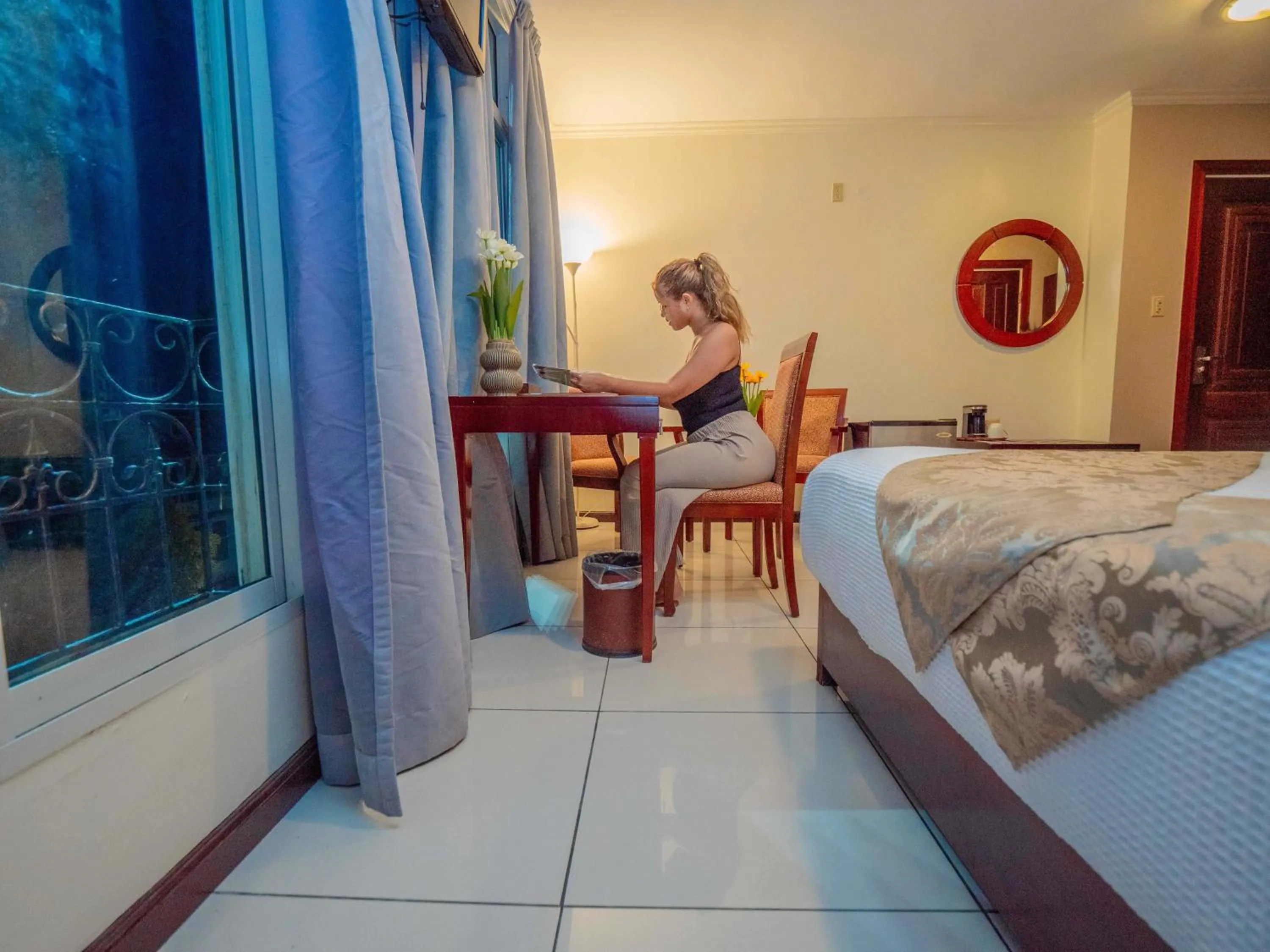 Seating area, Bed in Hotel Palacio