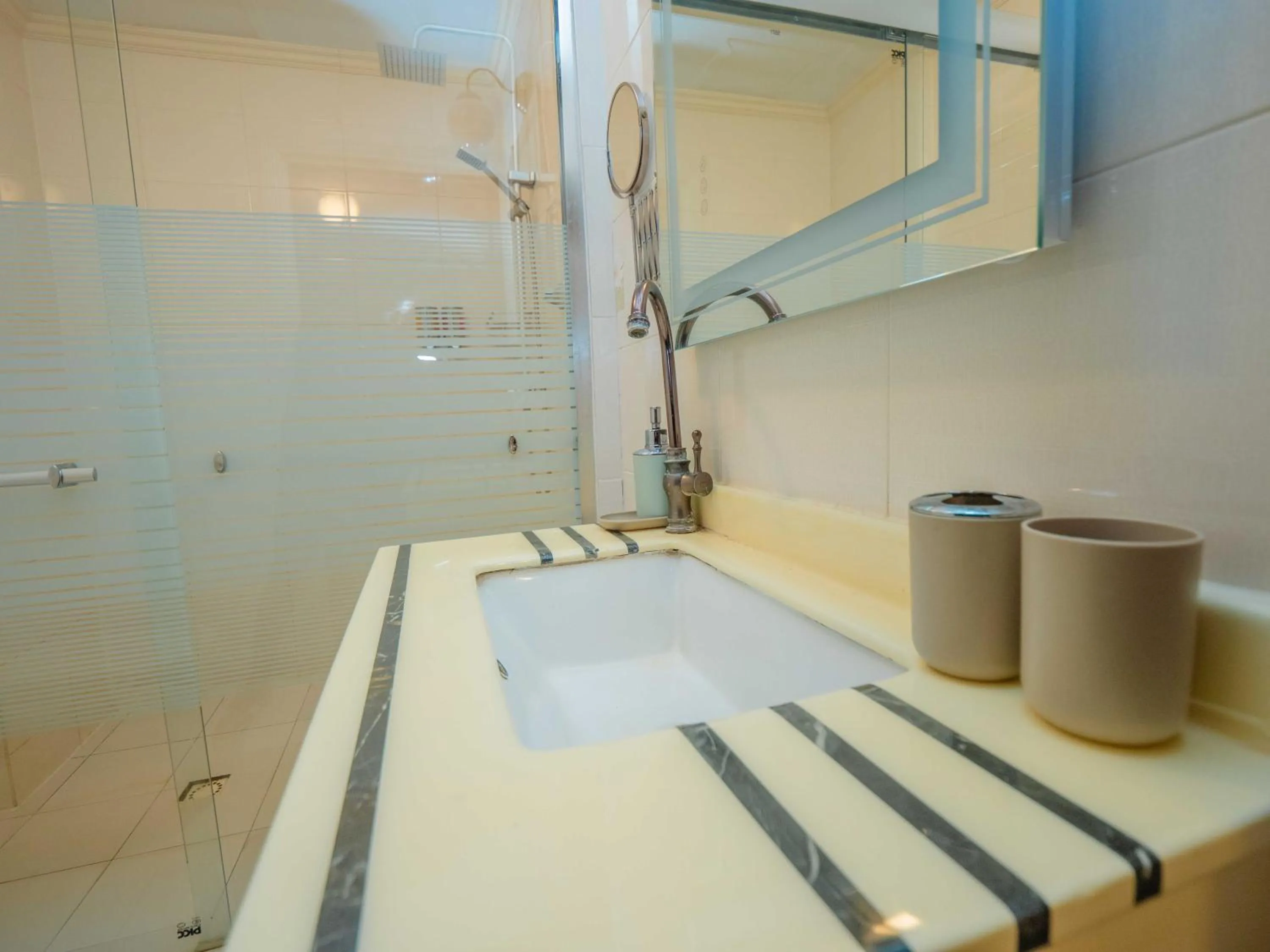 Shower in Hotel Palacio