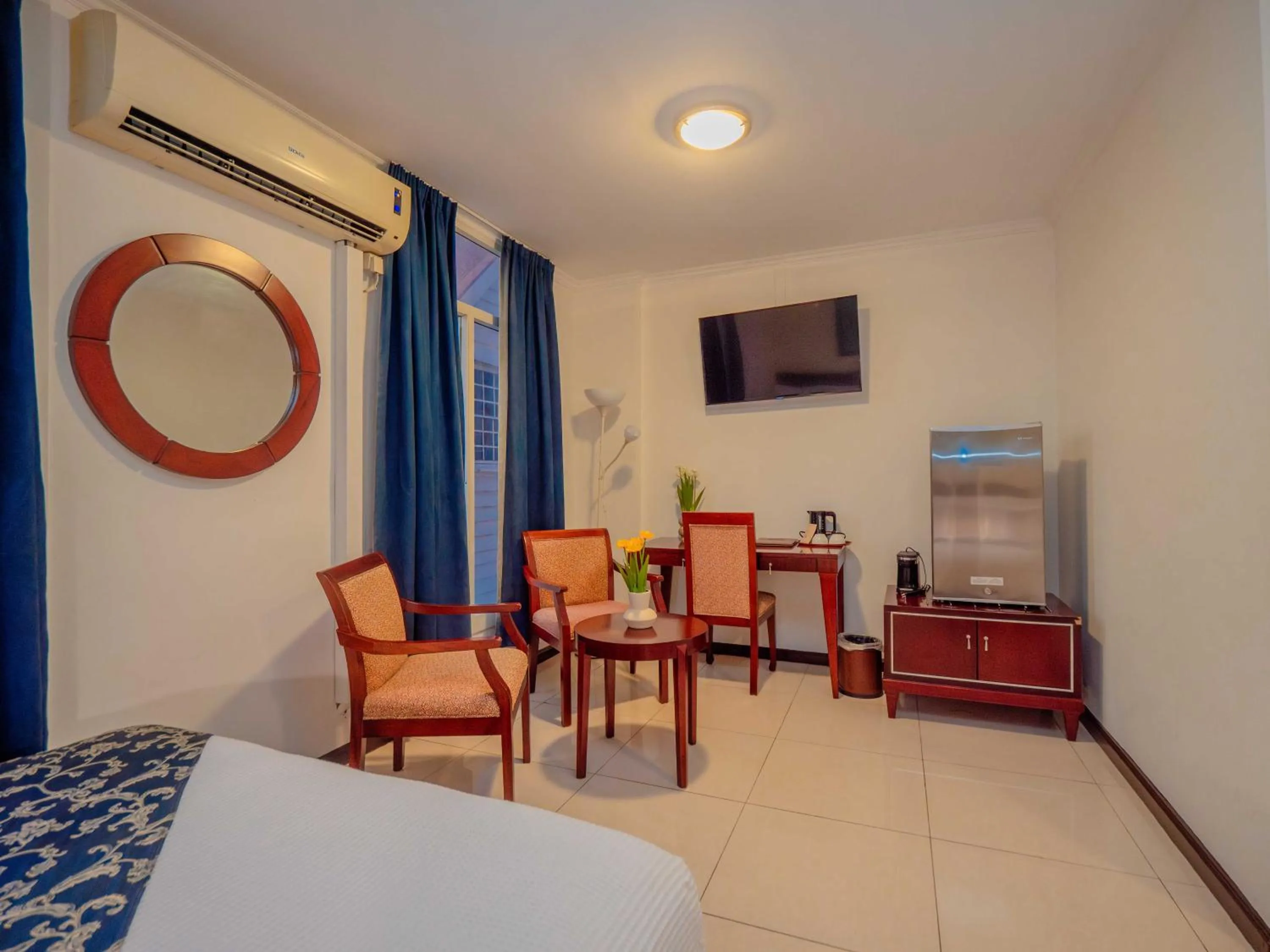 Living room, Bed in Hotel Palacio