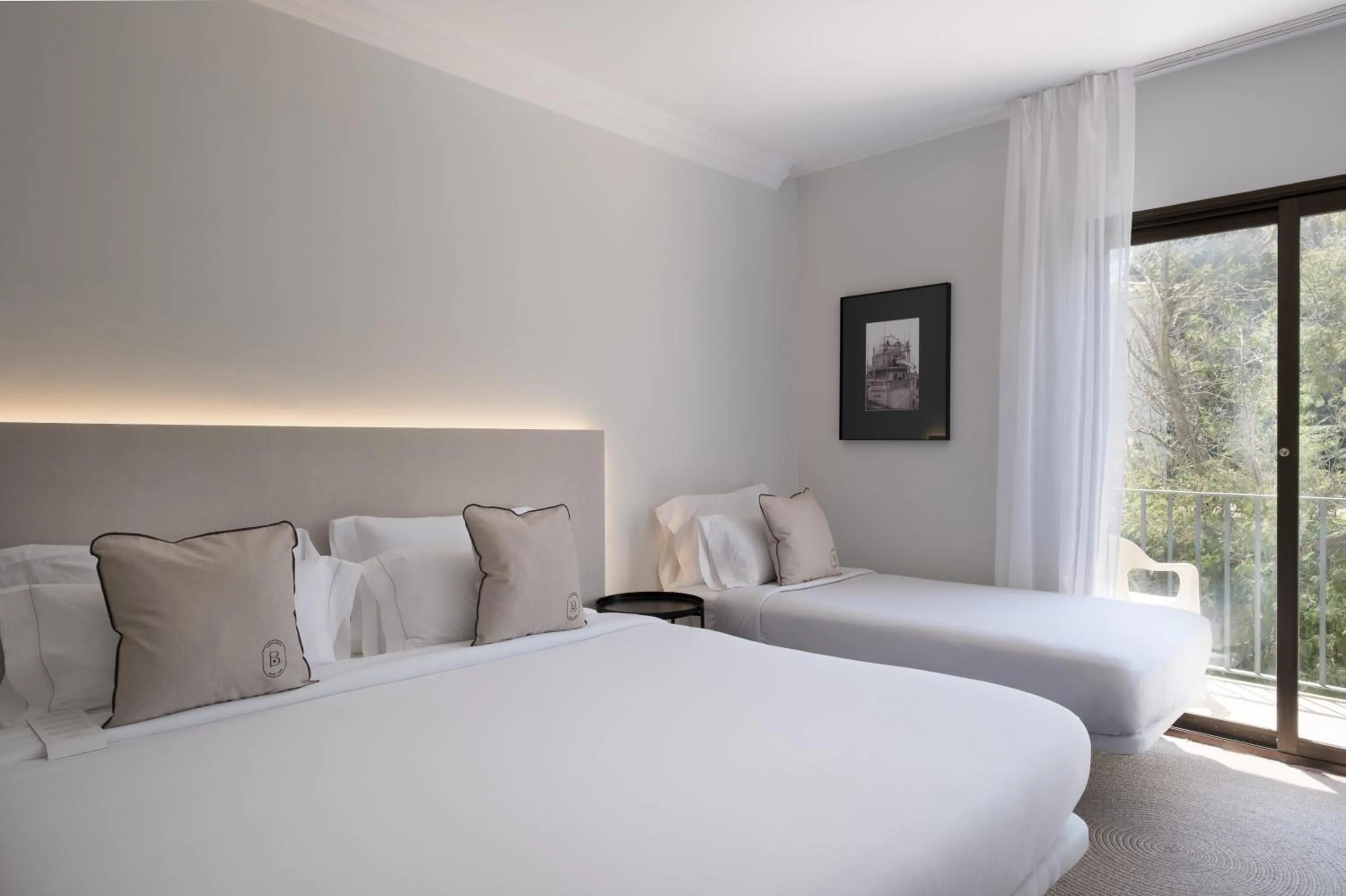 Bed in Hotel Montjoi by Brava Hoteles