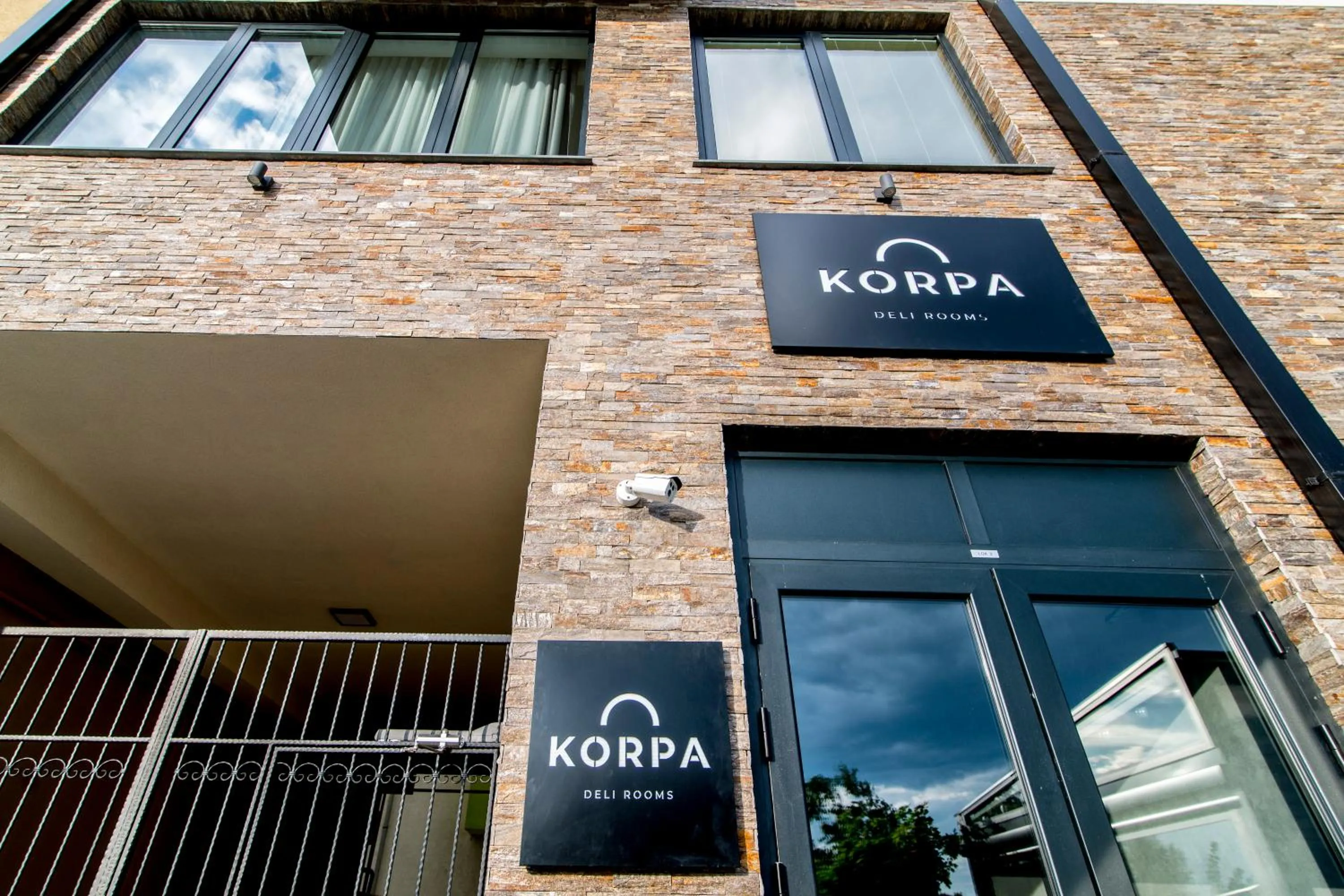 Property building in Korpa Deli Rooms