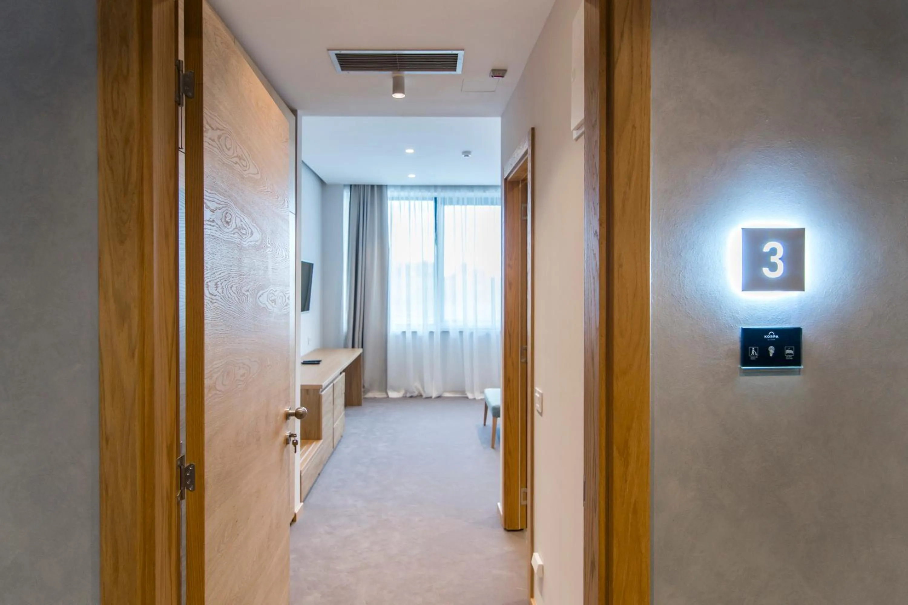 Photo of the whole room in Korpa Deli Rooms