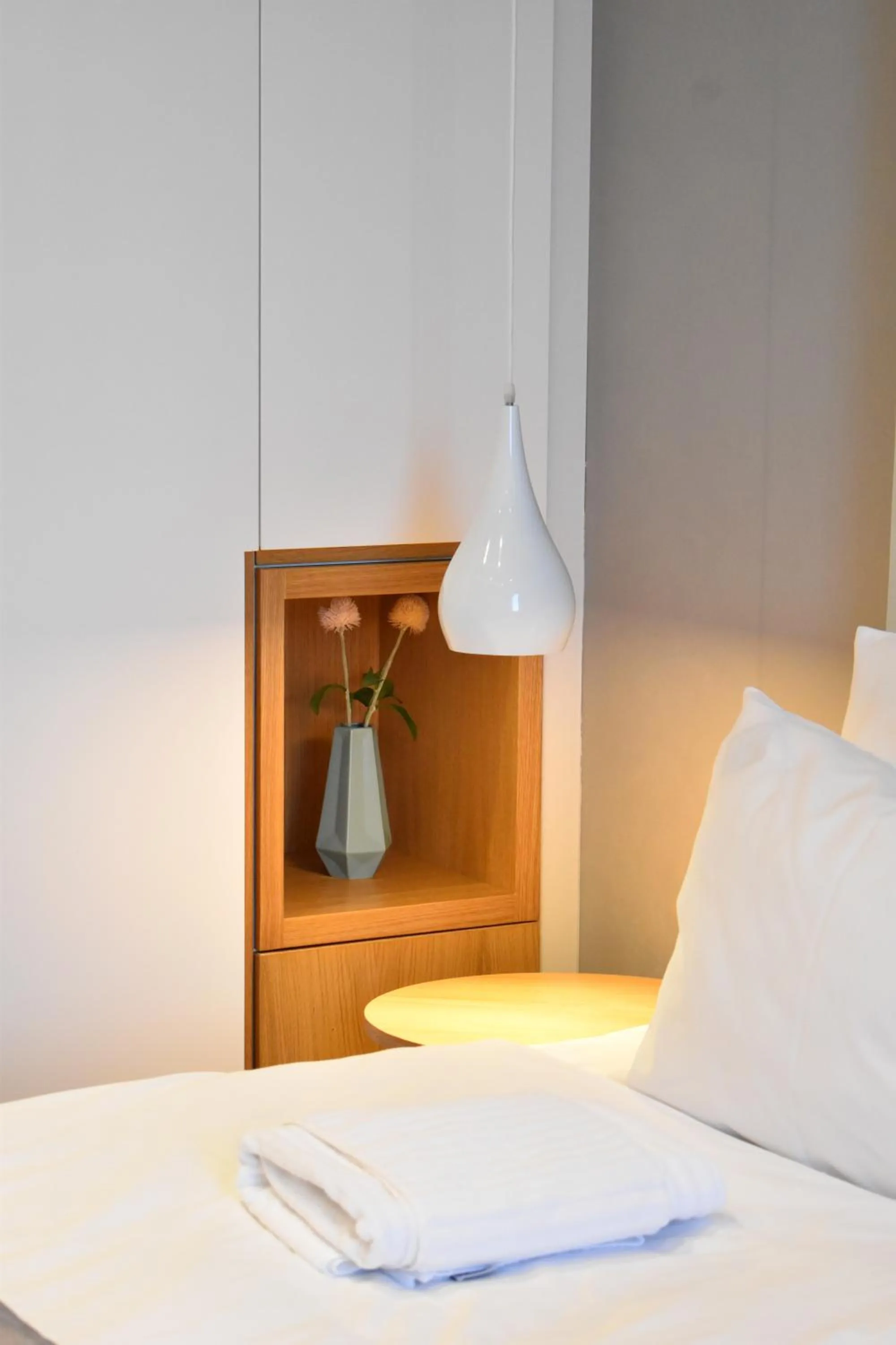 Bed in Korpa Deli Rooms