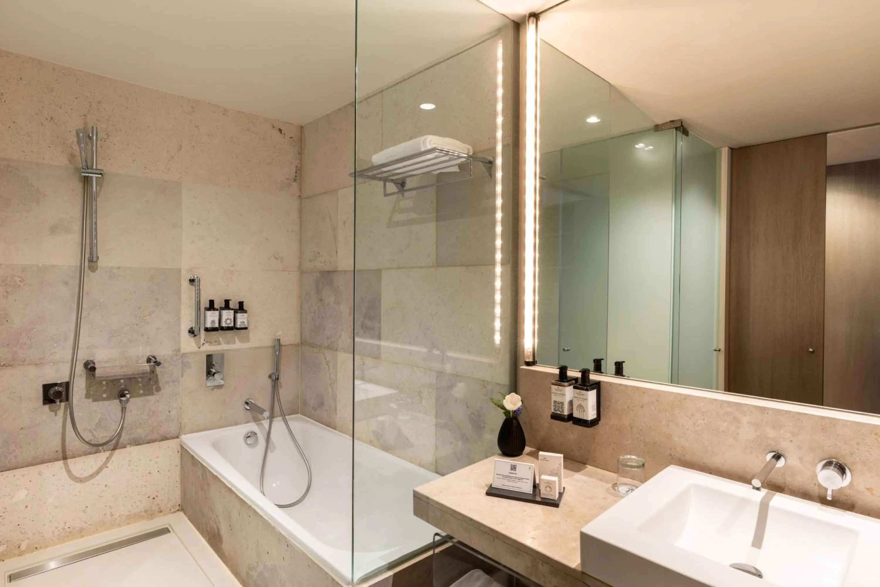 Bathroom in Parador de Alcalá de Henares