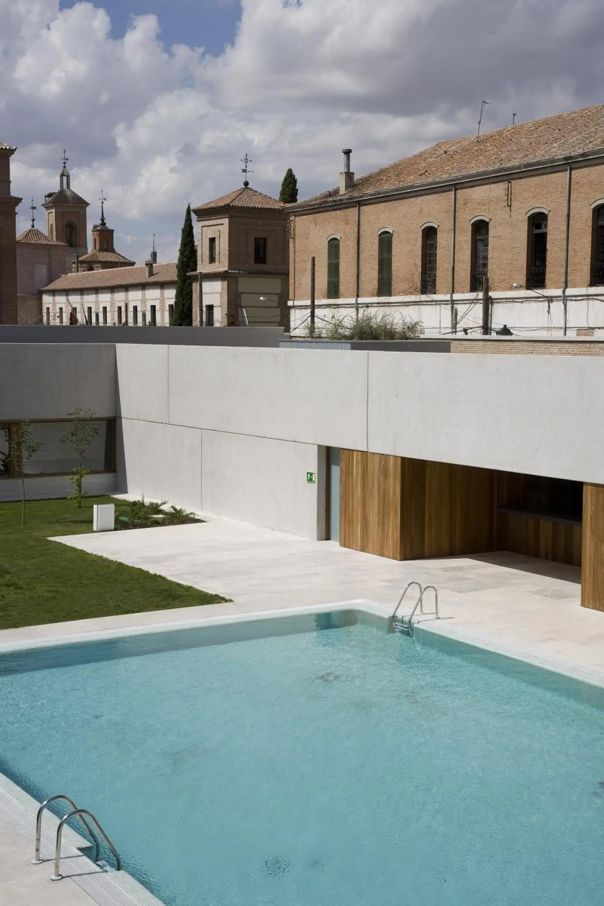 Swimming pool in Parador de Alcalá de Henares Swimming pool in Parador de Alcalá de Henares