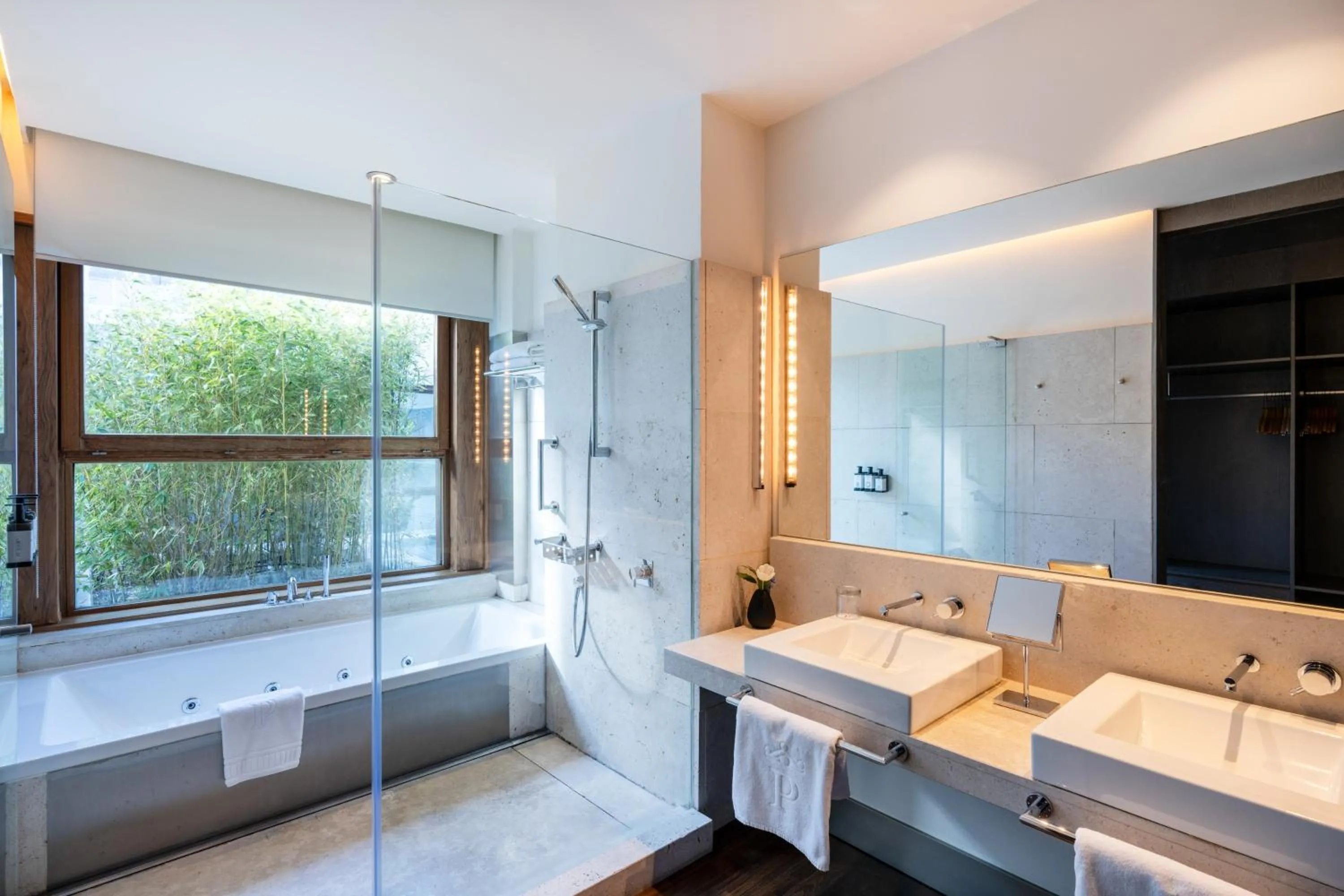 Bathroom in Parador de Alcalá de Henares