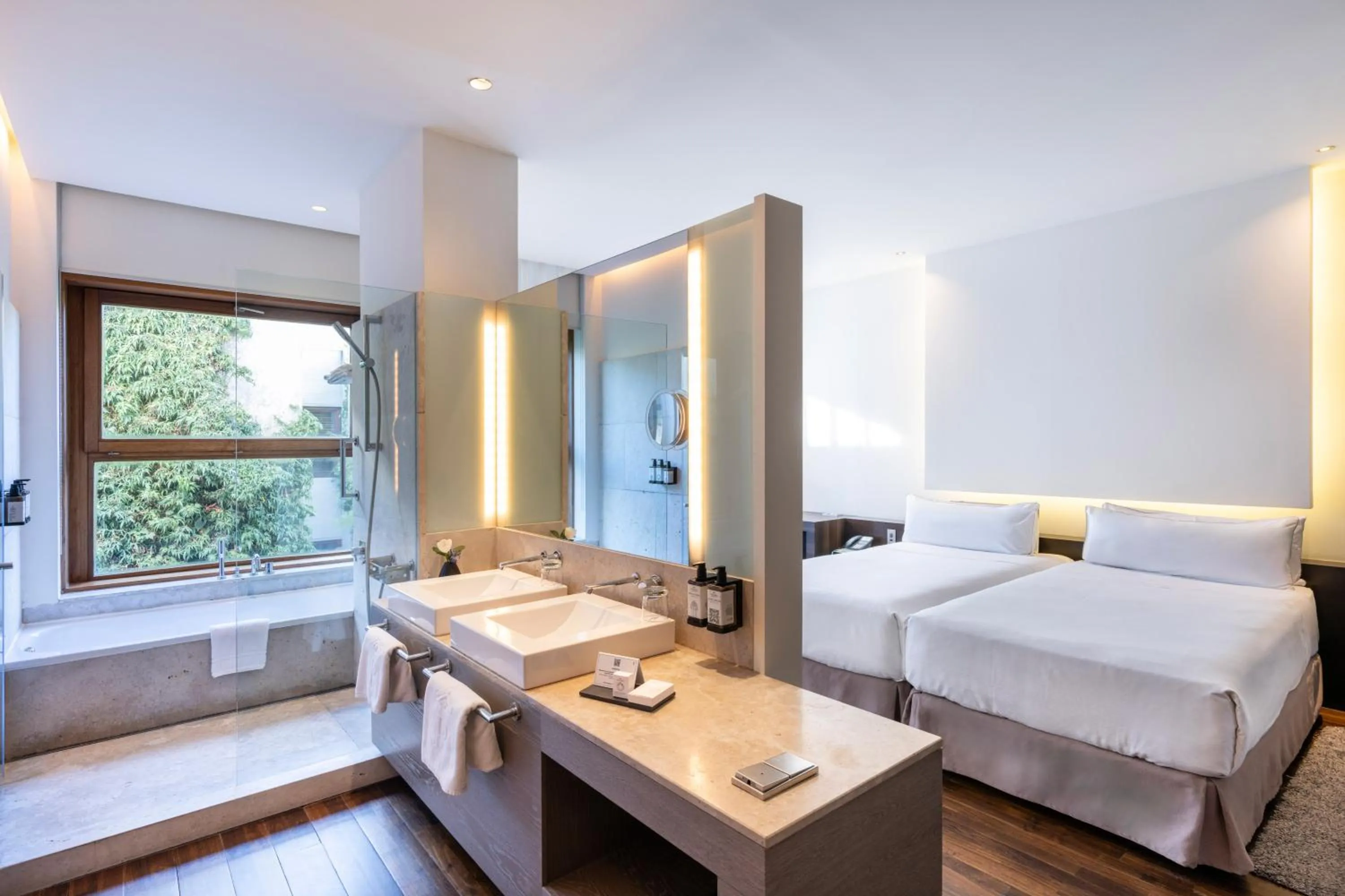 Bathroom, Bed in Parador de Alcalá de Henares