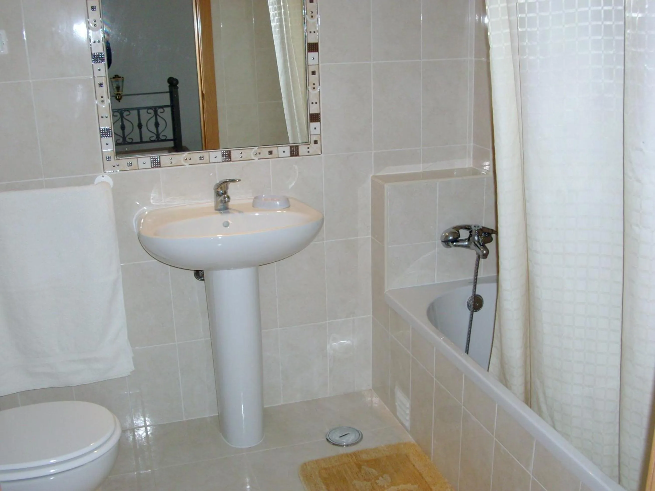 Bathroom in RC - Pata Residence