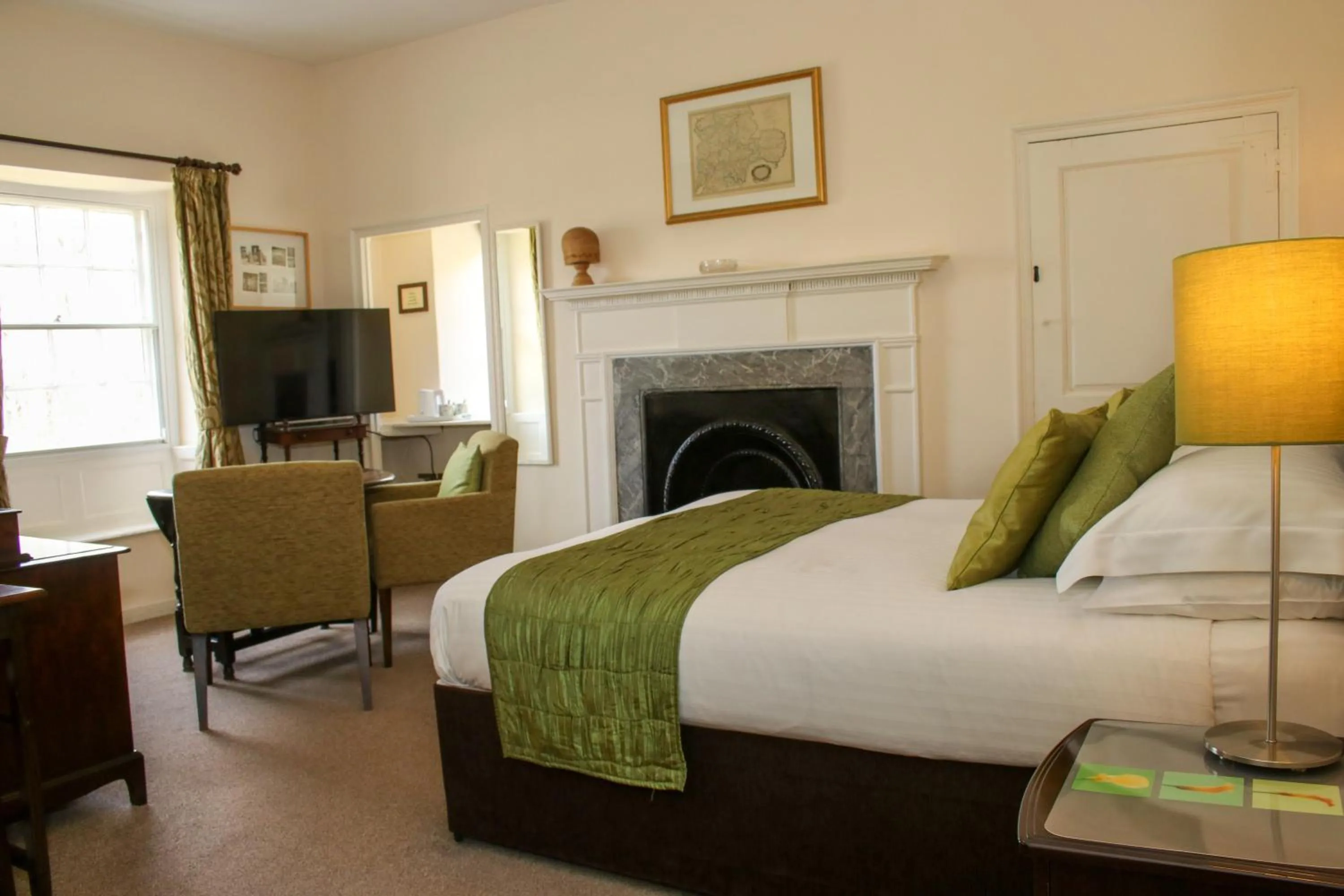 Bed in Rollestone Manor B&B and Restaurant