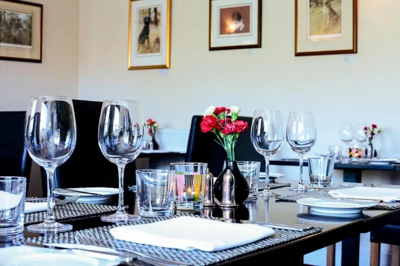 Restaurant/places to eat in Rollestone Manor B&B and Restaurant