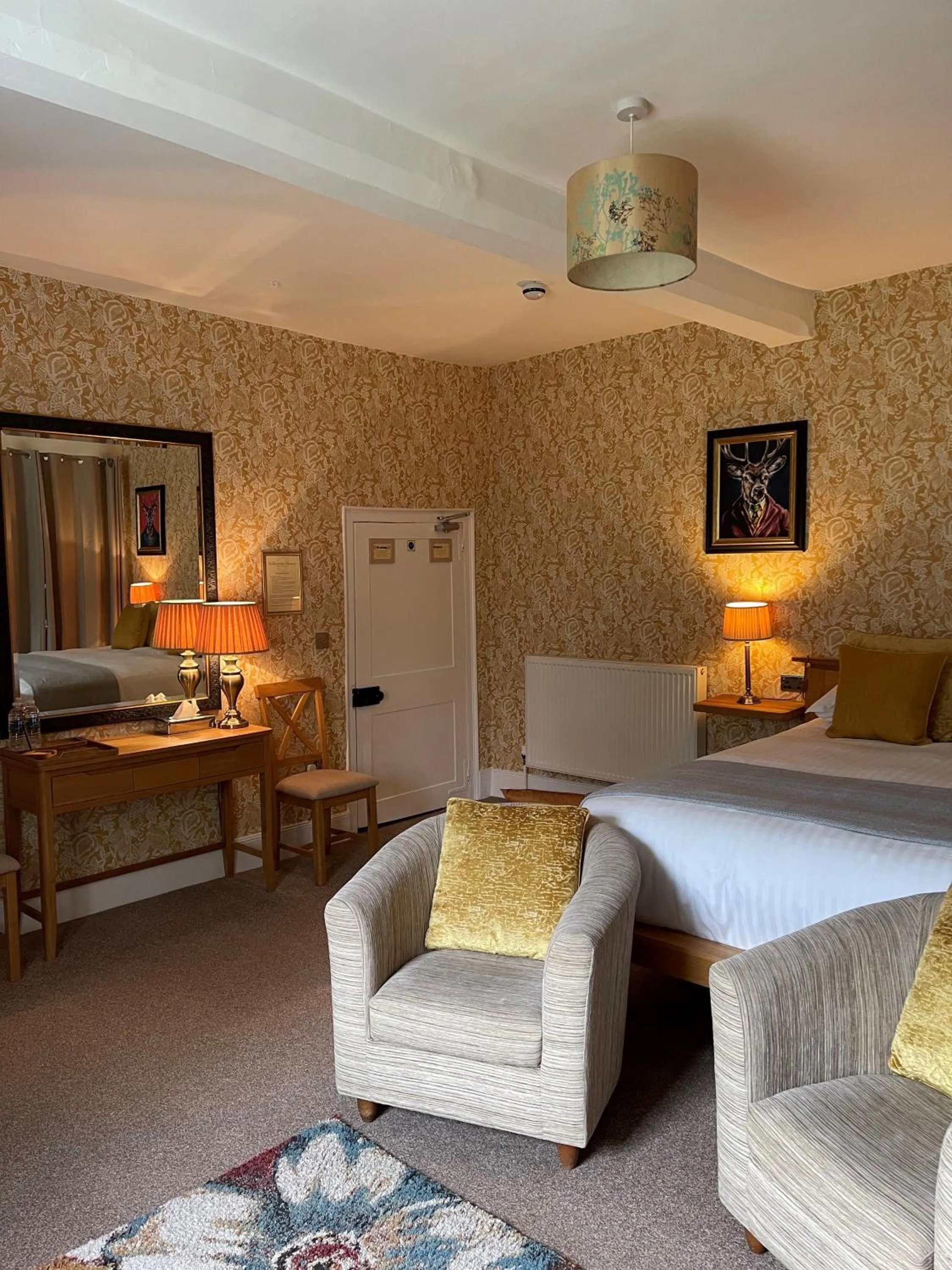 Bed in Rollestone Manor B&B and Restaurant