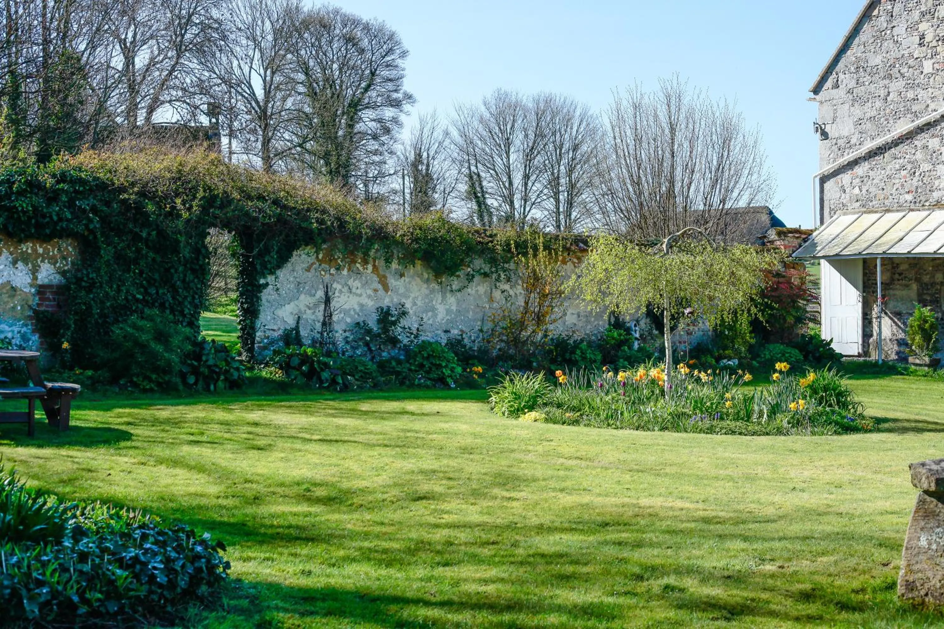 Garden in Rollestone Manor B&B and Restaurant