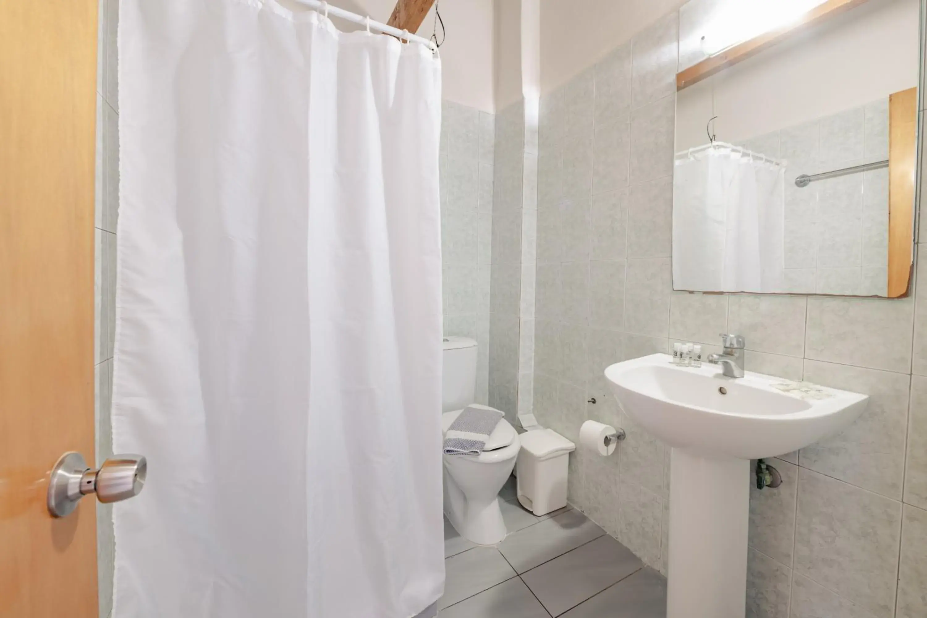 Standard Quadruple Room in Canadian Hotel Standard Quadruple Room in Canadian Hotel