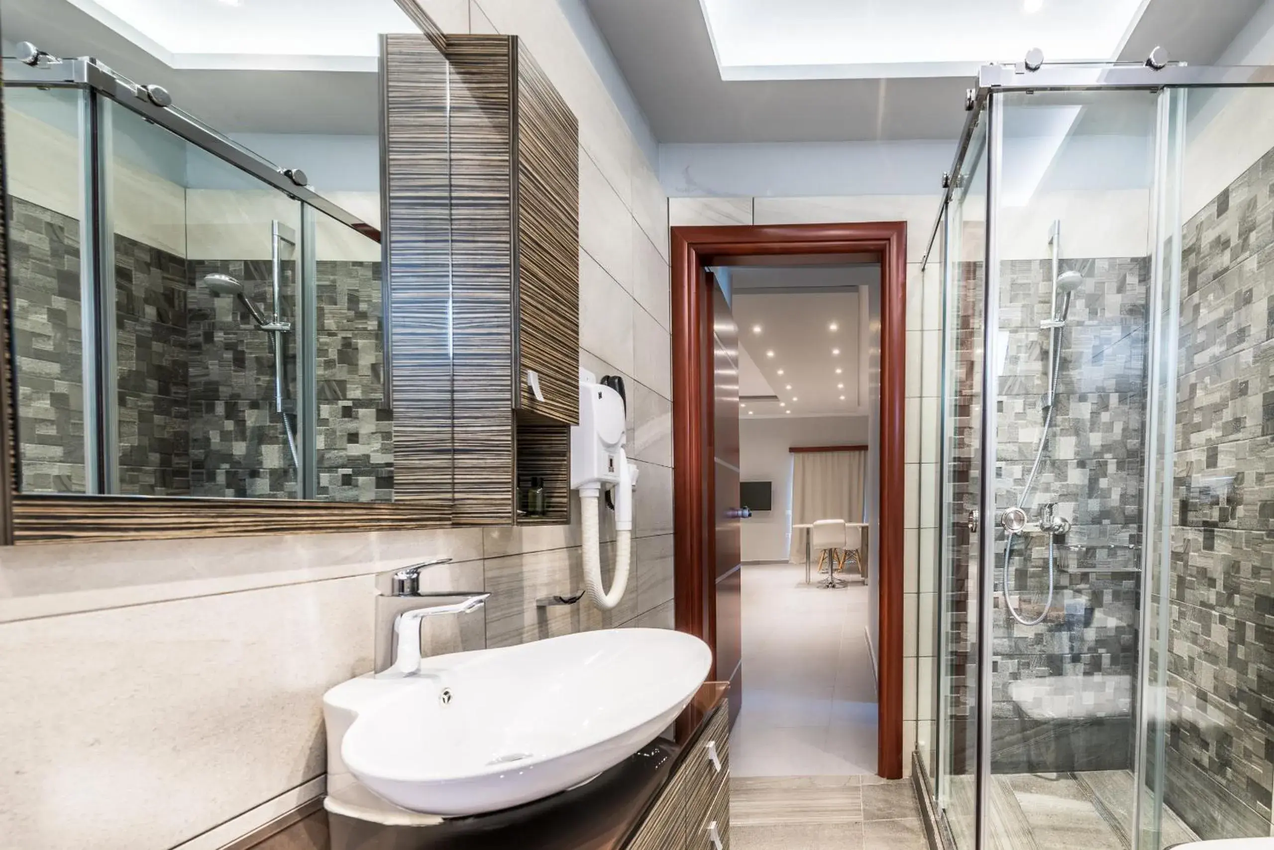 Standard Suite in Canadian Hotel Standard Suite in Canadian Hotel