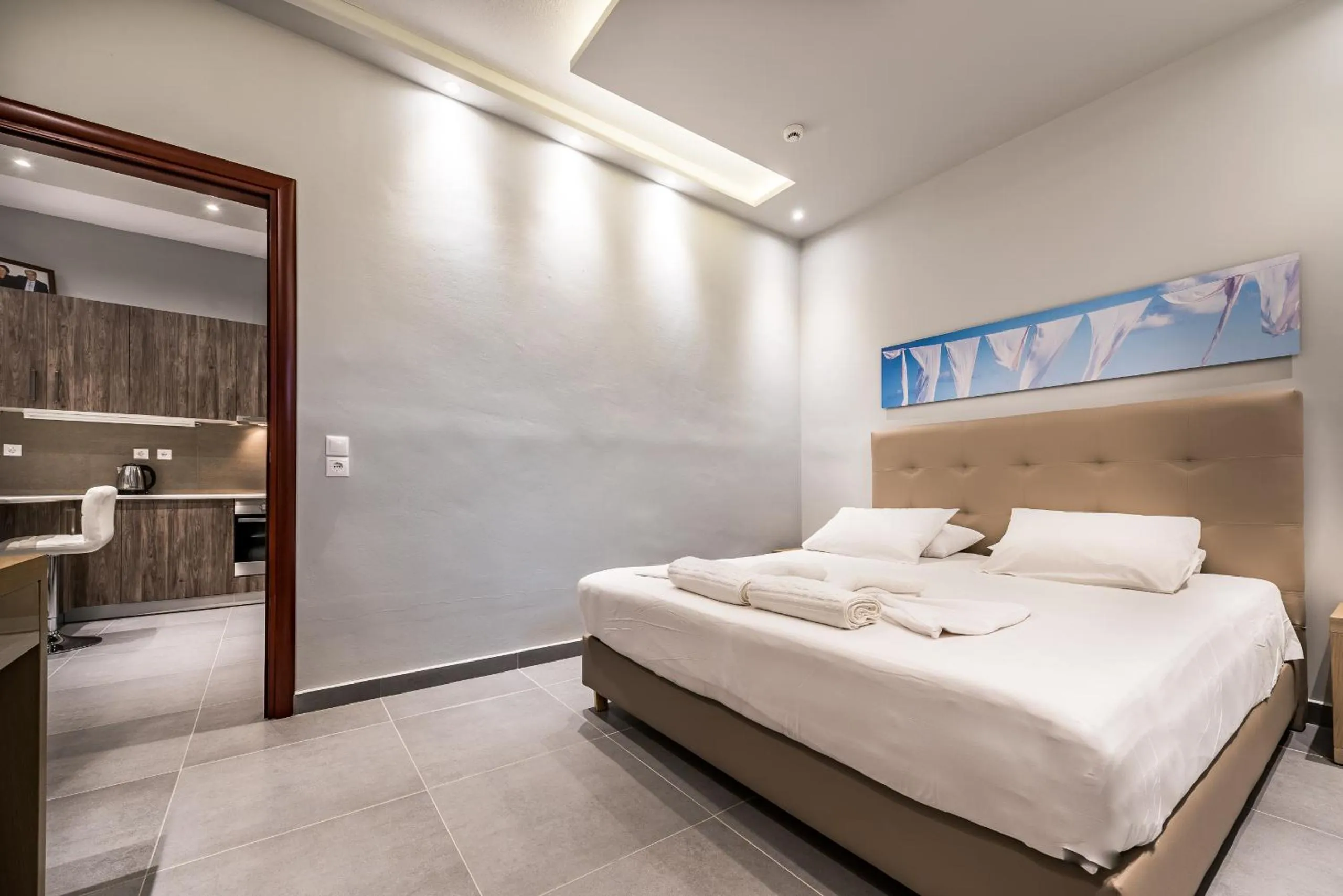 Bedroom, Bed in Canadian Hotel