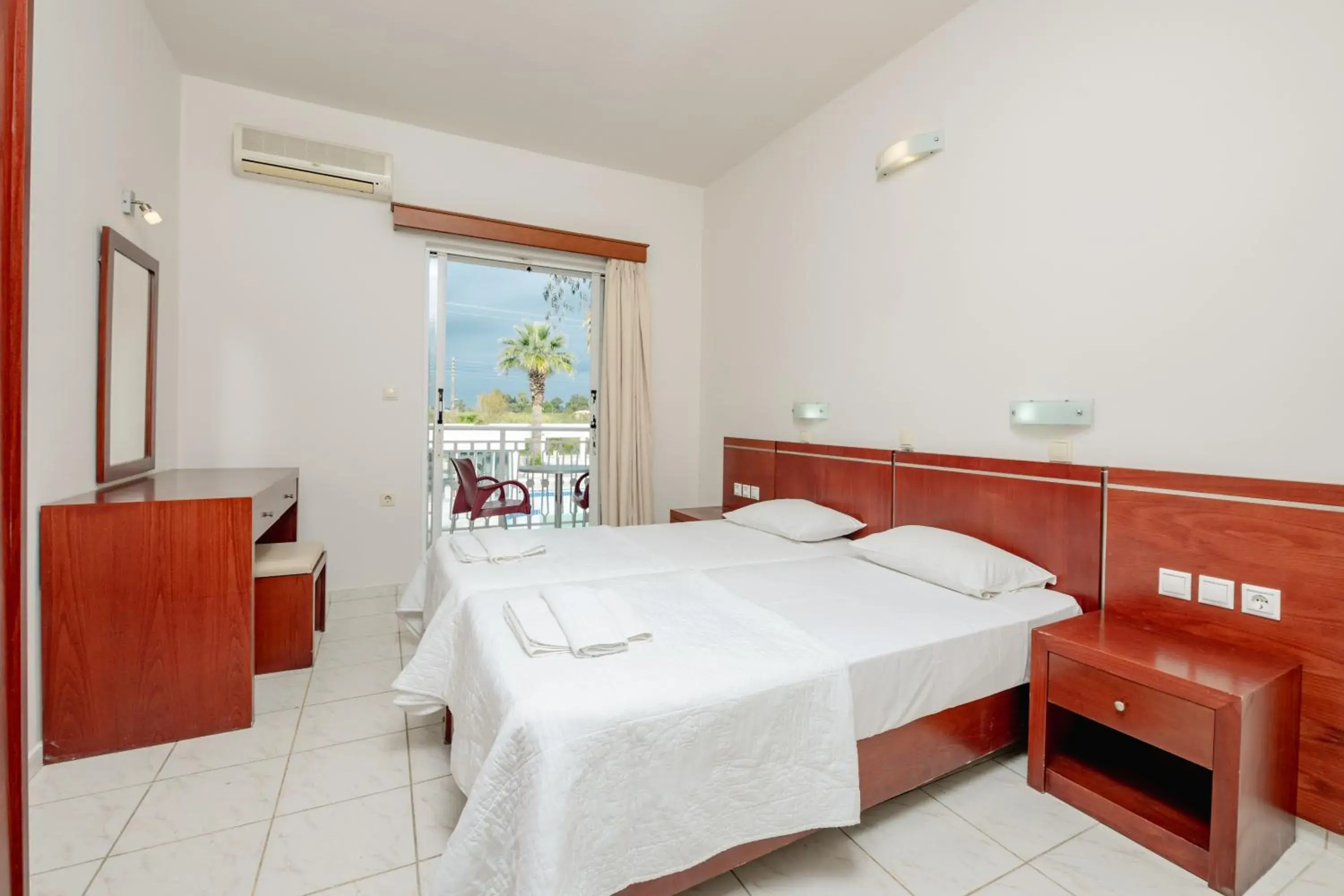 Canadian Hotel Canadian Hotel