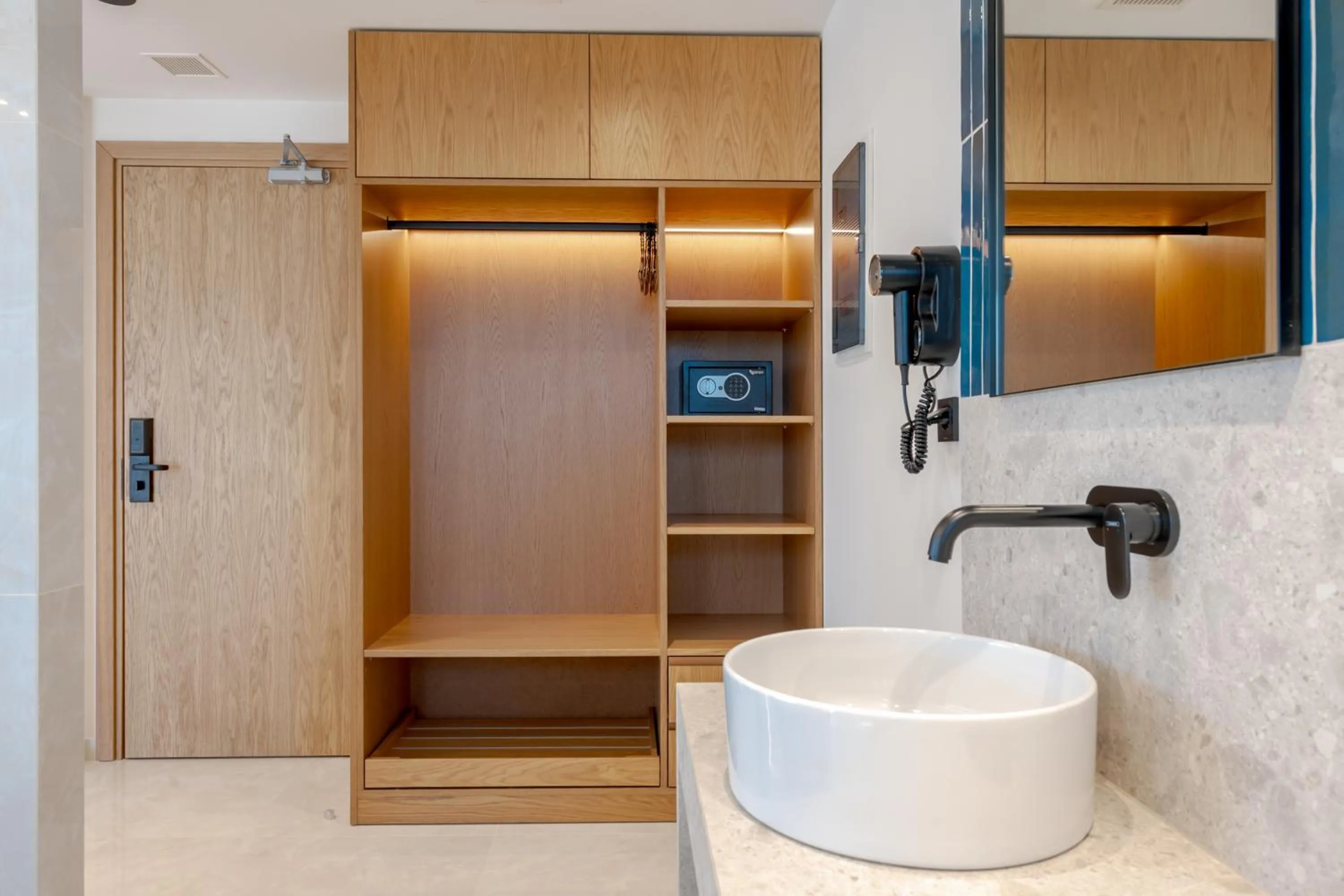 wardrobe in Canadian Hotel