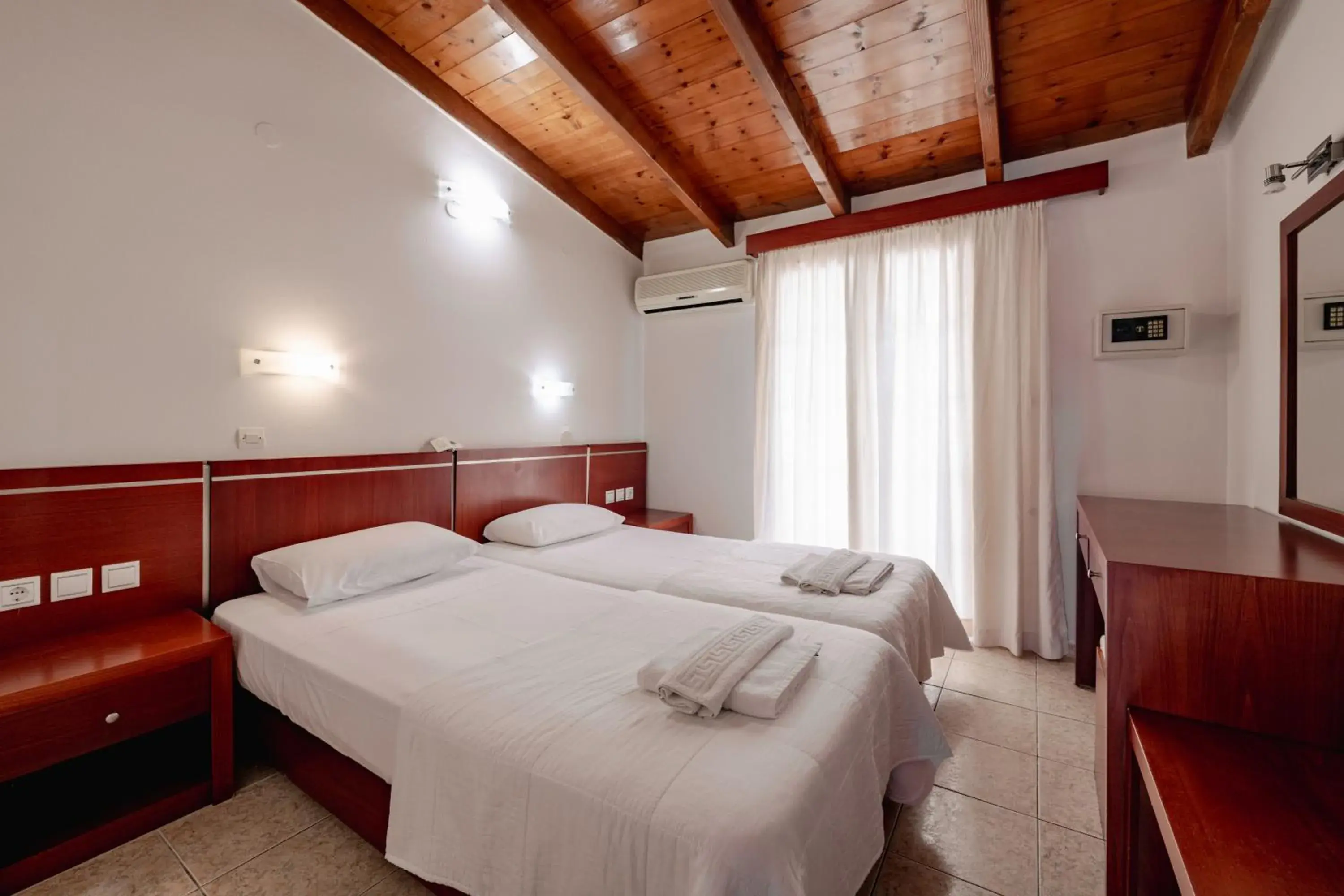 Canadian Hotel Canadian Hotel