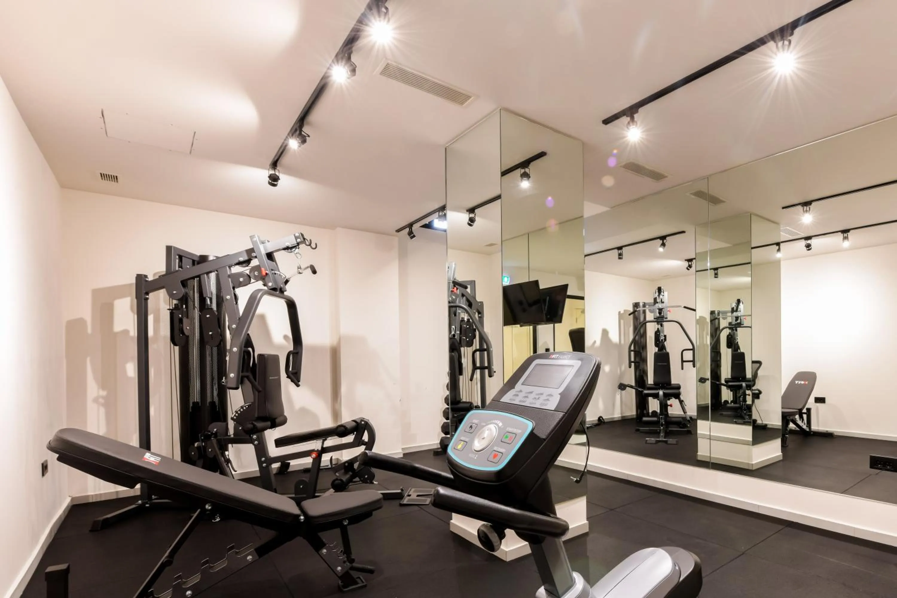 Fitness centre/facilities in Canadian Hotel