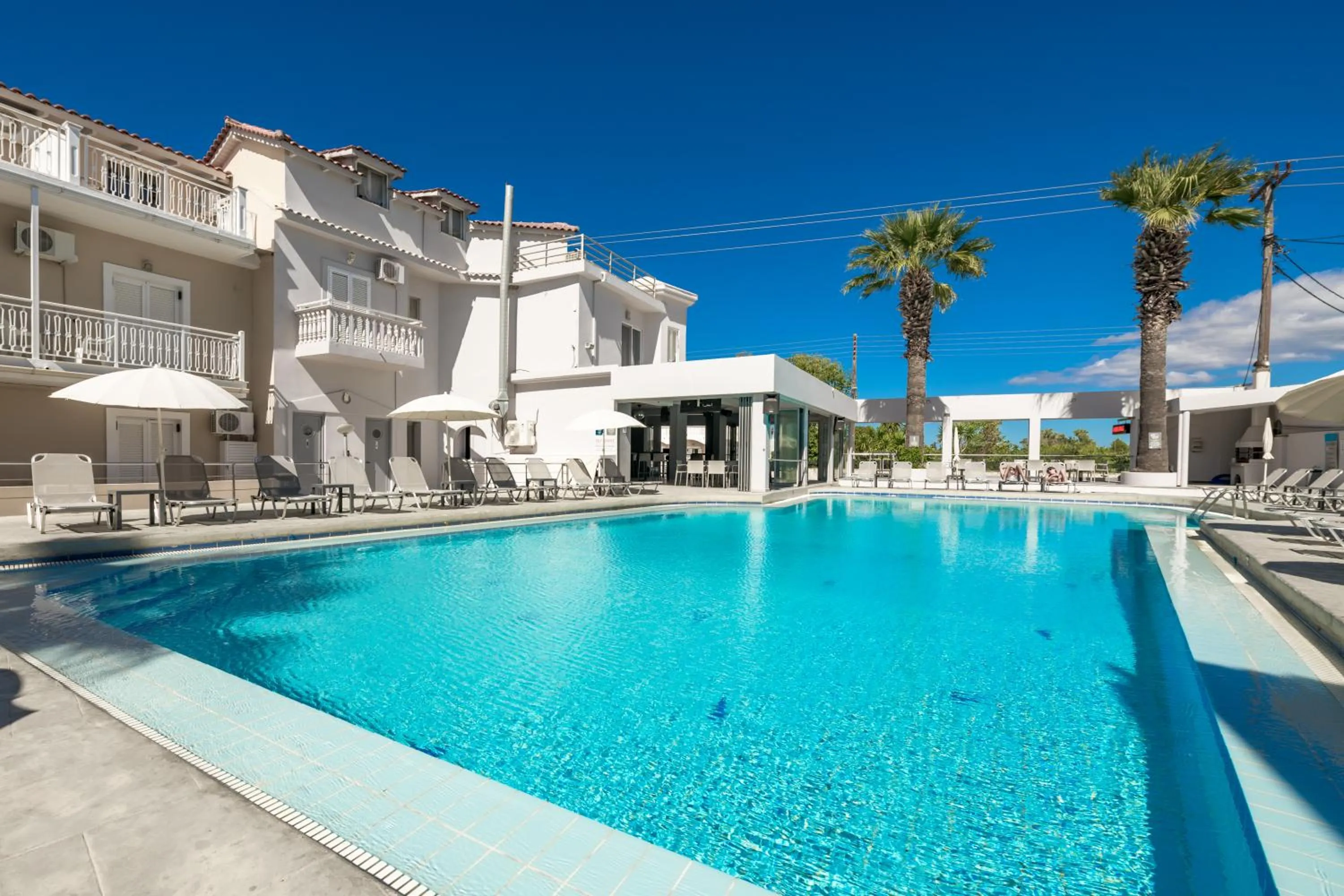 Swimming pool in Canadian Hotel