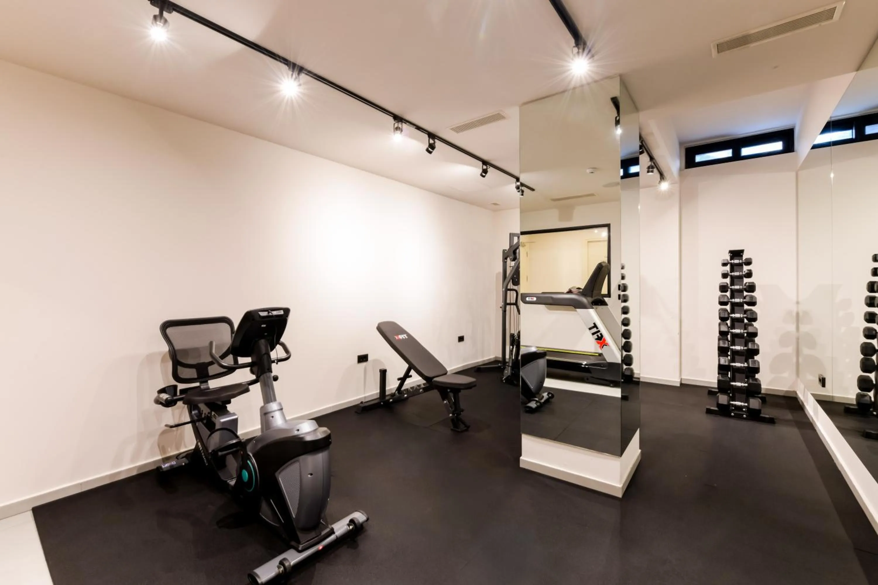 Fitness centre/facilities in Canadian Hotel