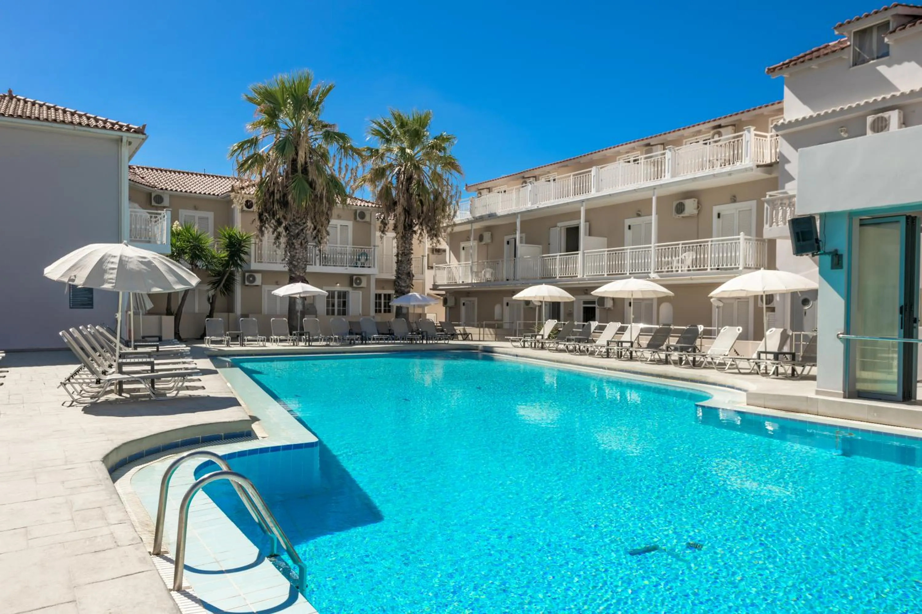 Pool view in Canadian Hotel