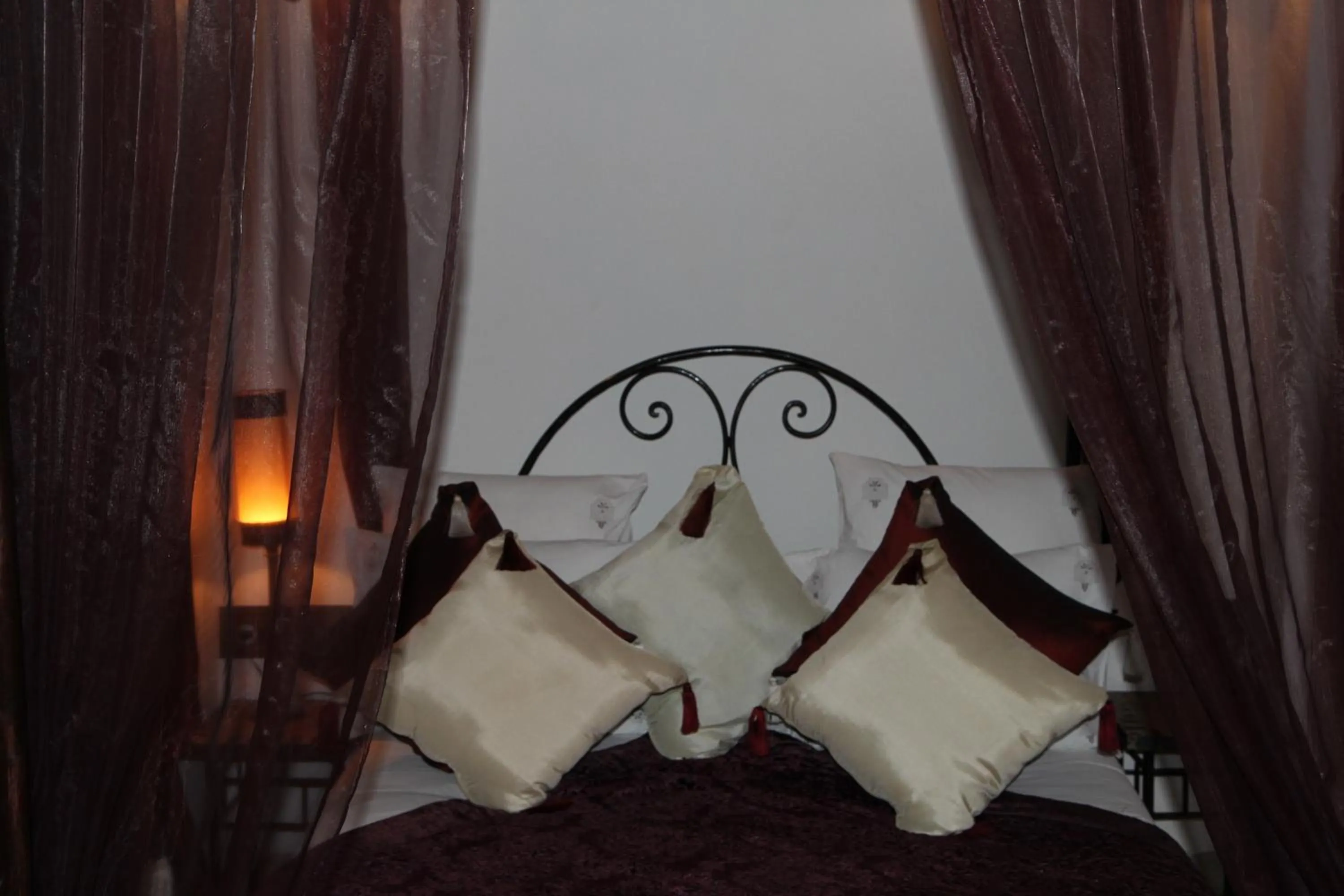 Photo of the whole room, Bed in Riad Terra Bahia