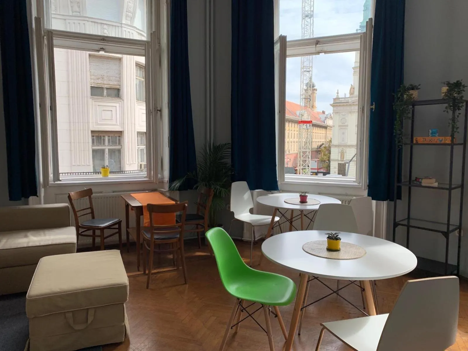 Communal lounge/ TV room in 2B Hostel & Rooms