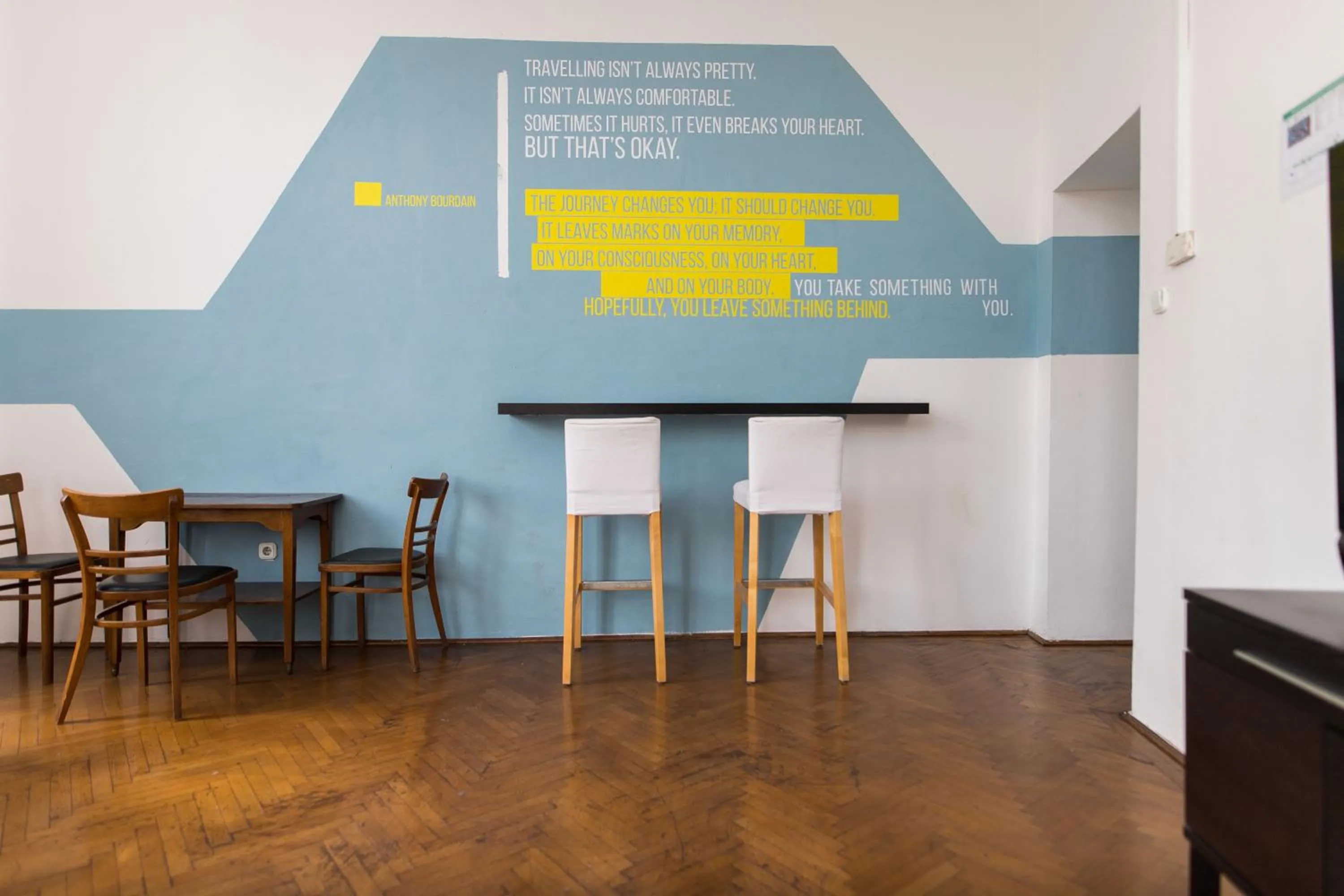 Dining area in 2B Hostel & Rooms