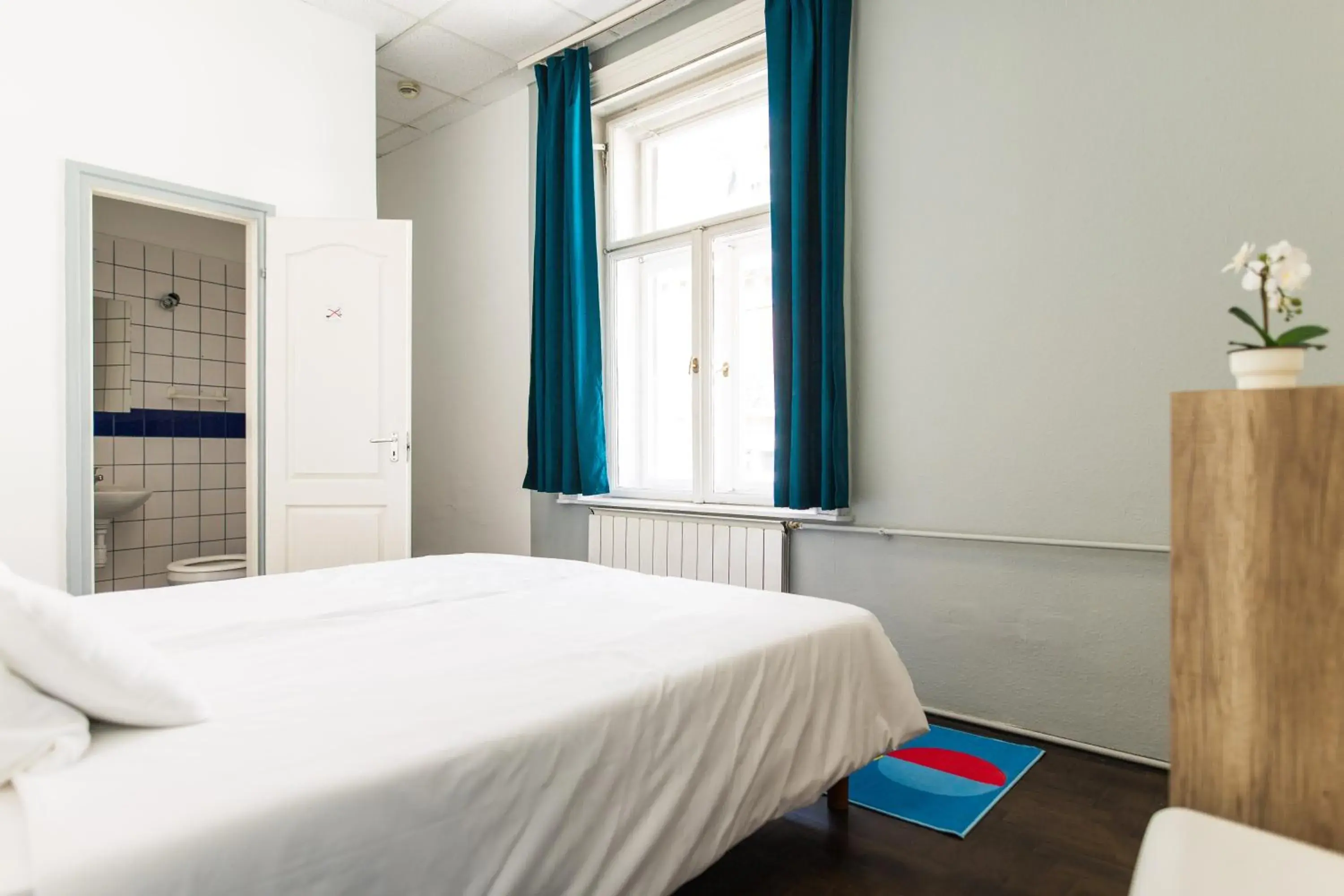 Deluxe Double Room in 2B Hostel & Rooms Deluxe Double Room in 2B Hostel & Rooms