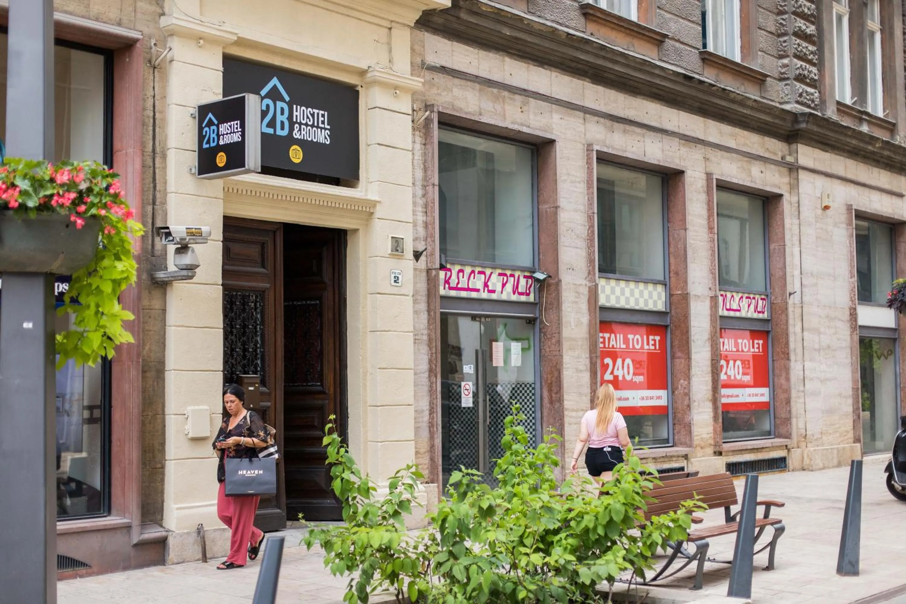 Facade/entrance in 2B Hostel & Rooms